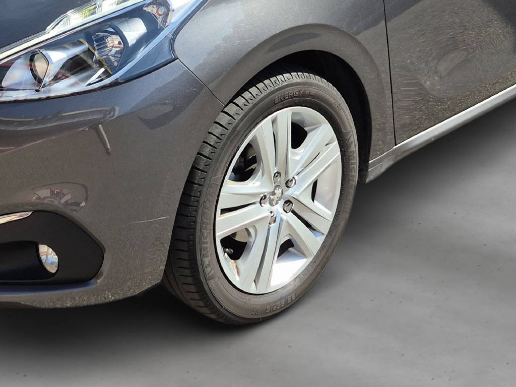 PEUGEOT 208 1.2 PureTech Style EAT6-image-3
