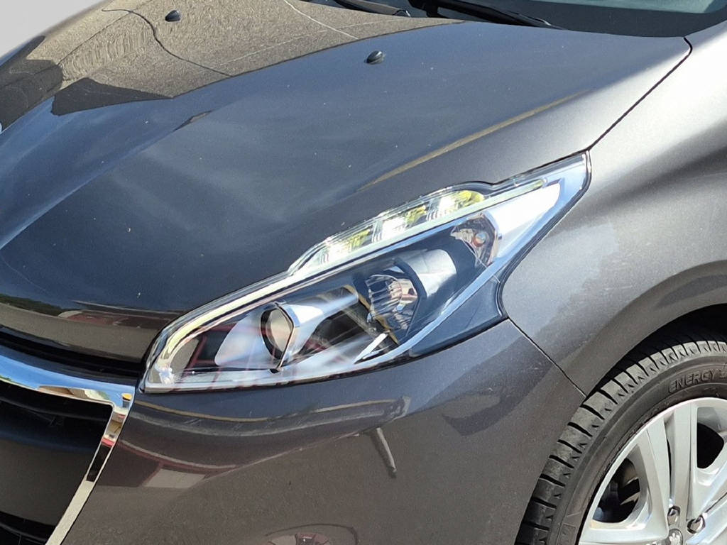 PEUGEOT 208 1.2 PureTech Style EAT6-image-2