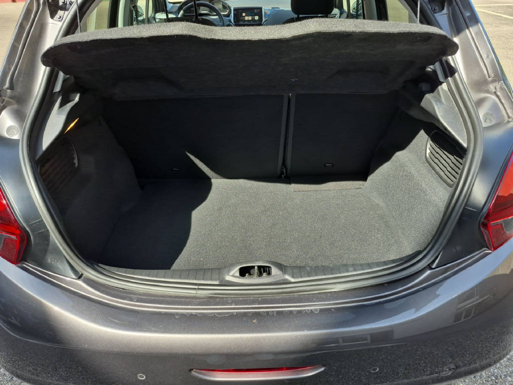 PEUGEOT 208 1.2 PureTech Style EAT6-image-8