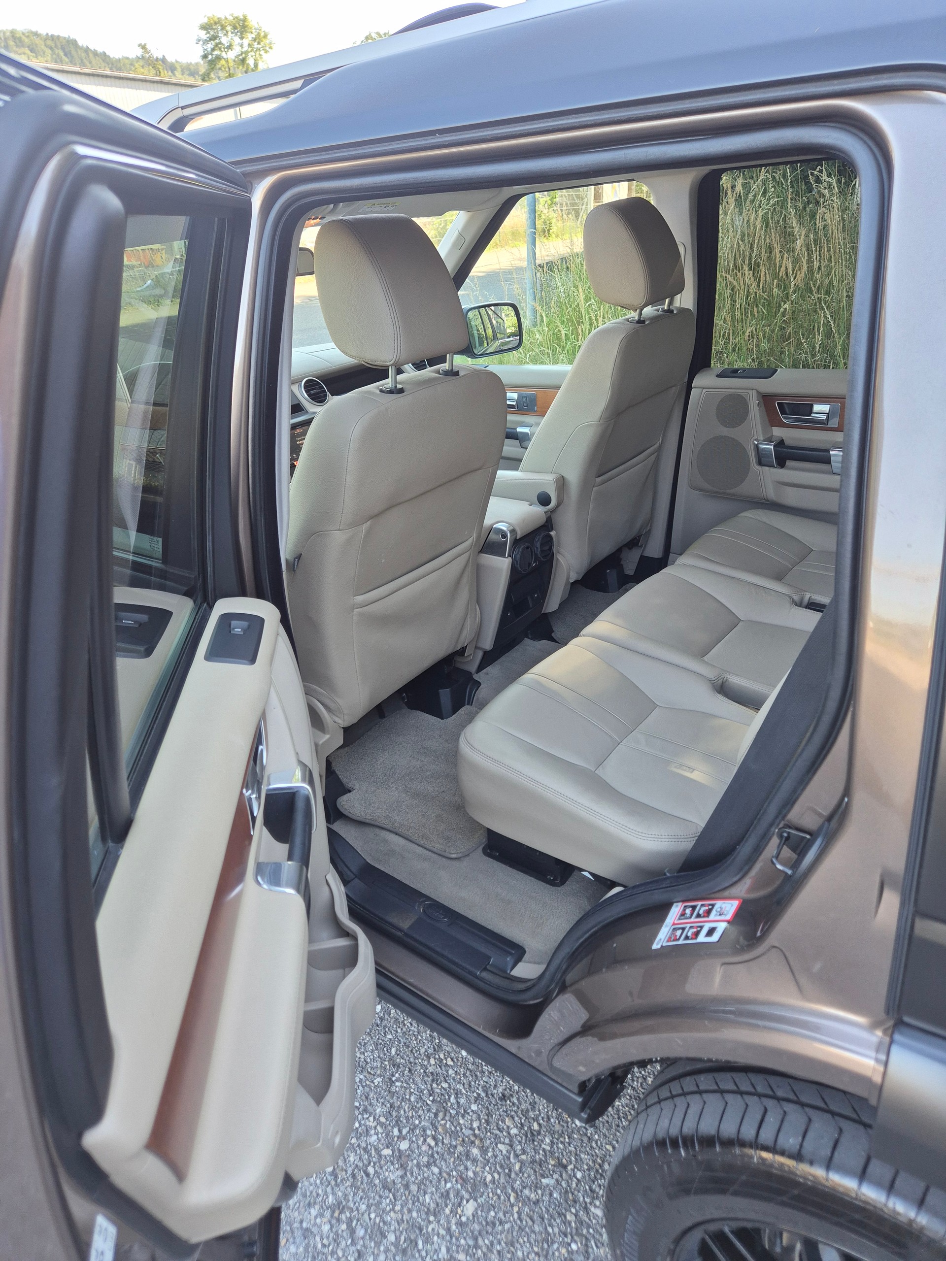 LAND ROVER Discovery 3.0 TDV6 HSE Automatic-image-9