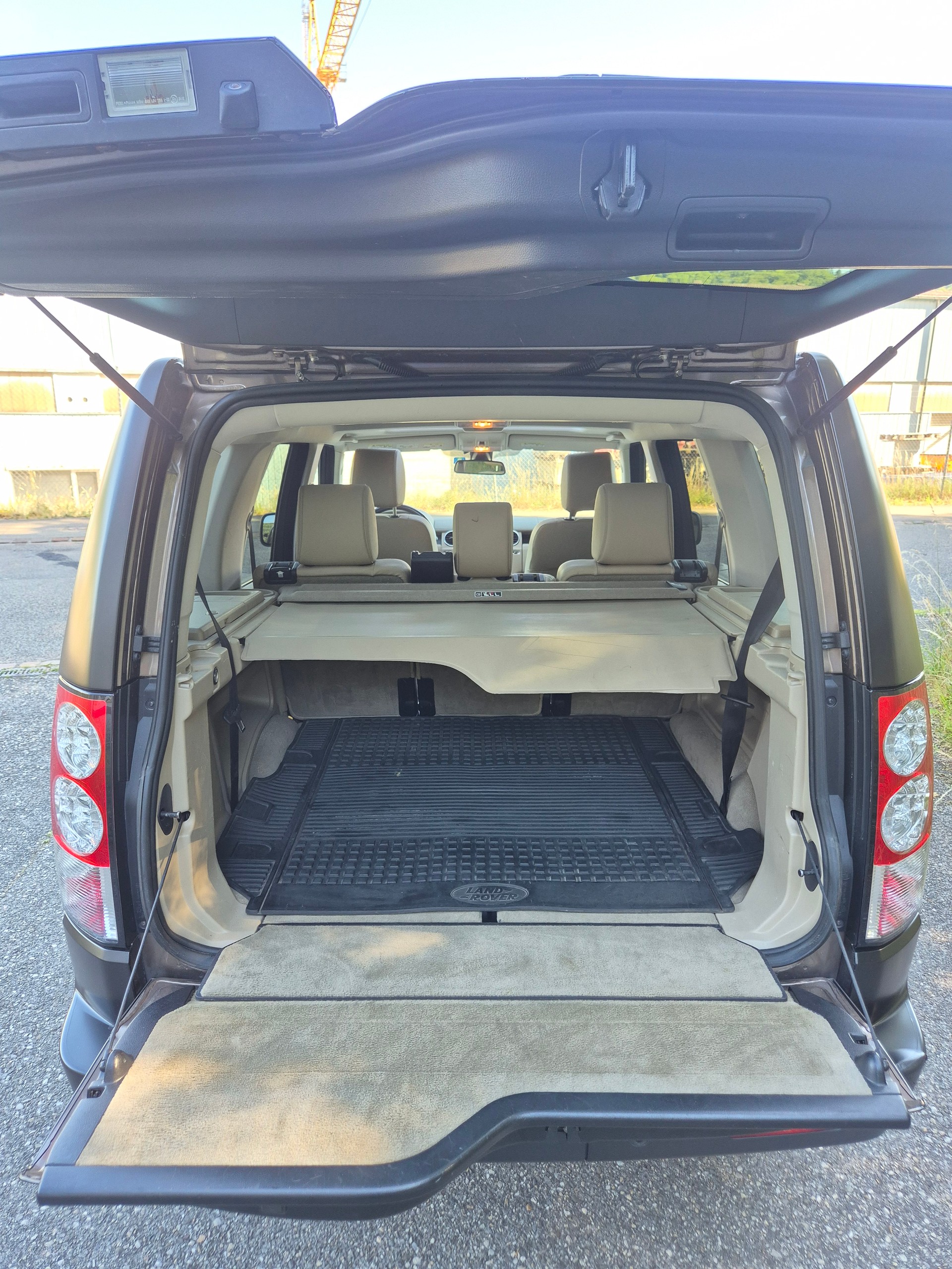 LAND ROVER Discovery 3.0 TDV6 HSE Automatic-image-8