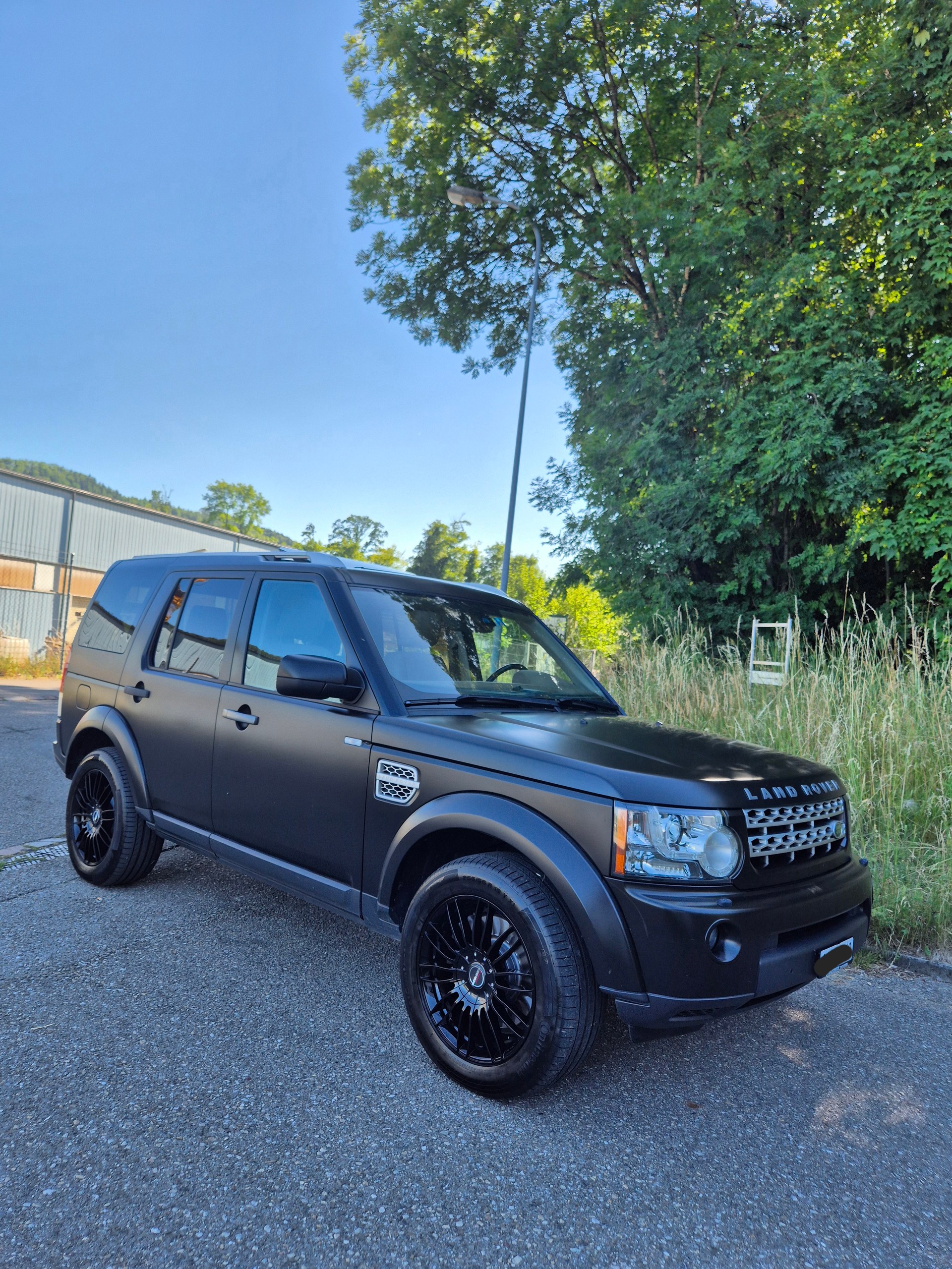 LAND ROVER Discovery 3.0 TDV6 HSE Automatic-image-2