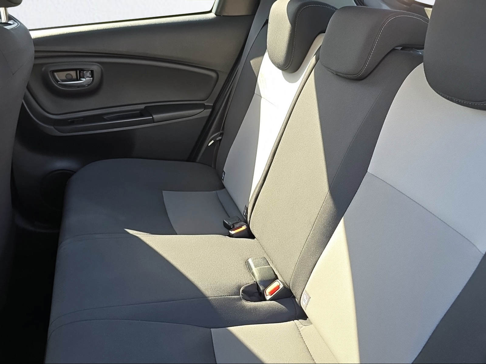 TOYOTA Yaris 1.5 VVT-i Hybrid Trend e-CVT-image-12