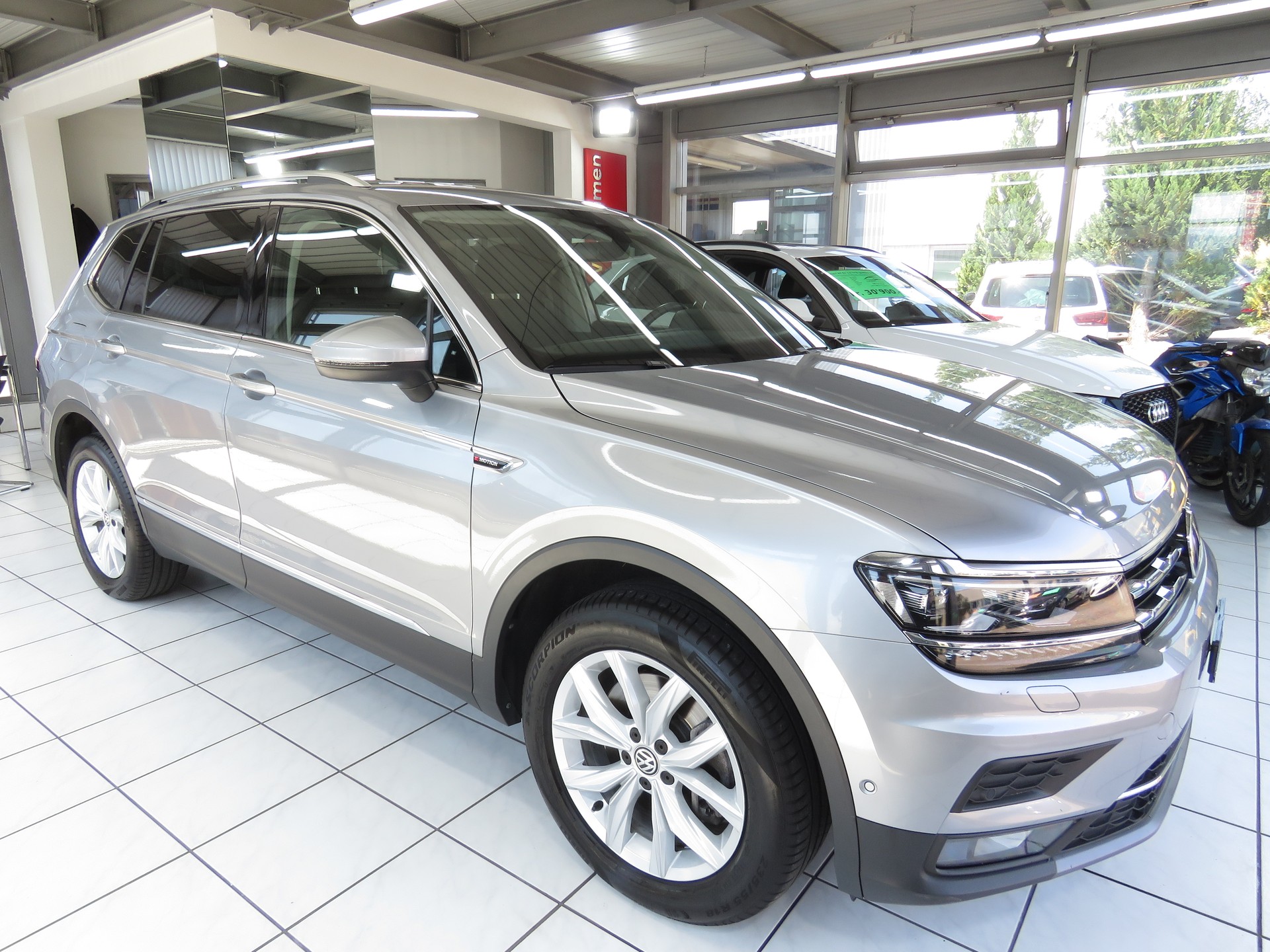 VW Tiguan Allspace 2.0TSI Highline 4Motion DSG-image-2