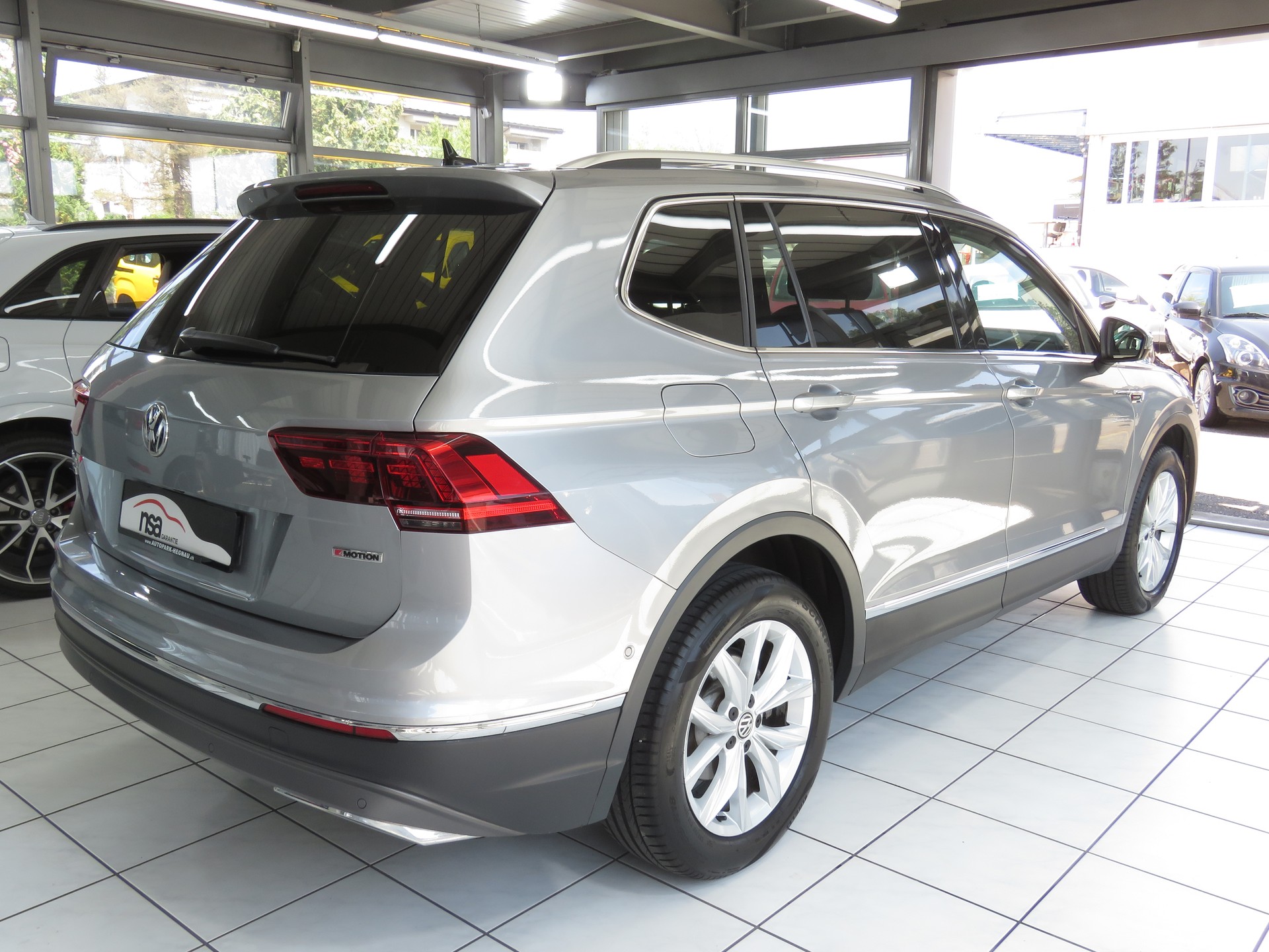 VW Tiguan Allspace 2.0TSI Highline 4Motion DSG-image-3