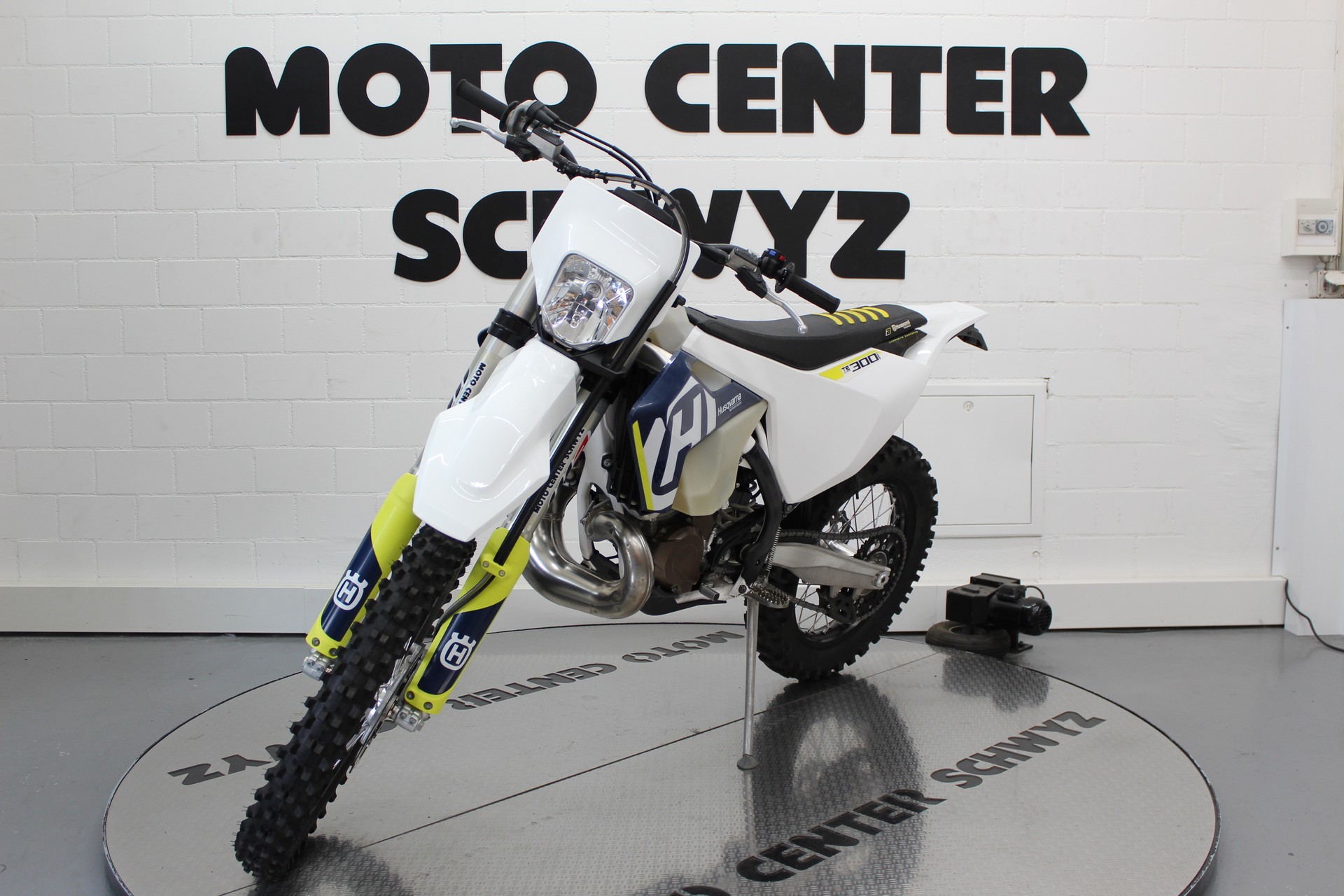 HUSQVARNA TE 300i-showroom-element-3