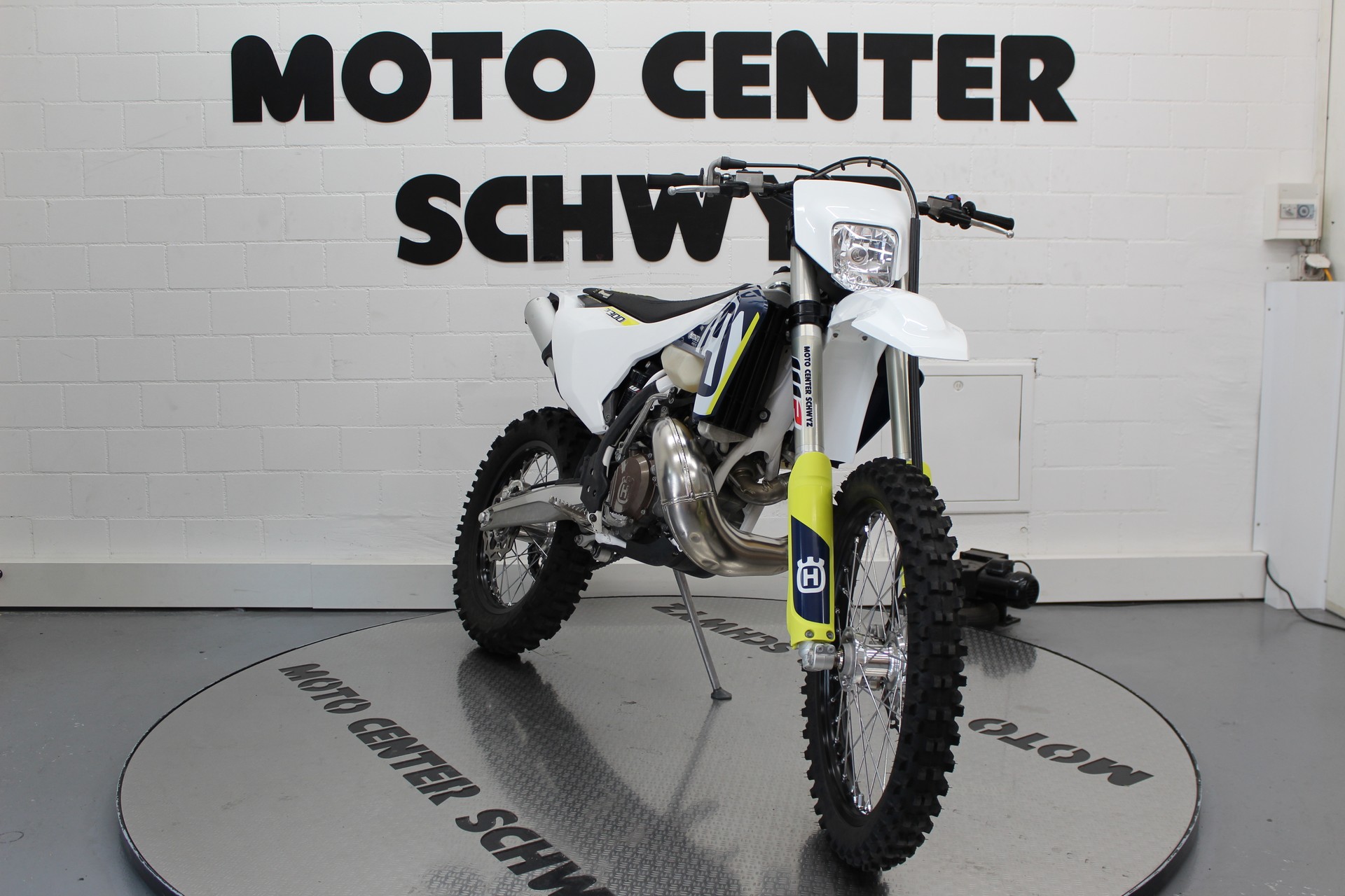 HUSQVARNA TE 300i-showroom-element-2