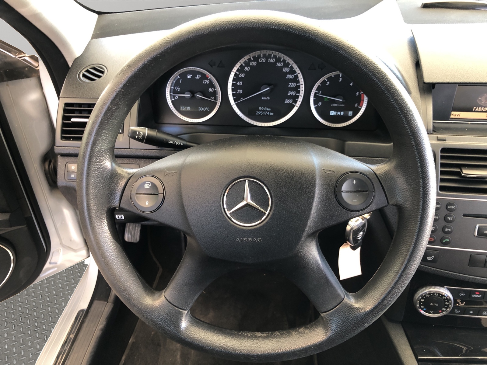MERCEDES-BENZ C 220 CDI BlueEfficiency Automatic-image-15