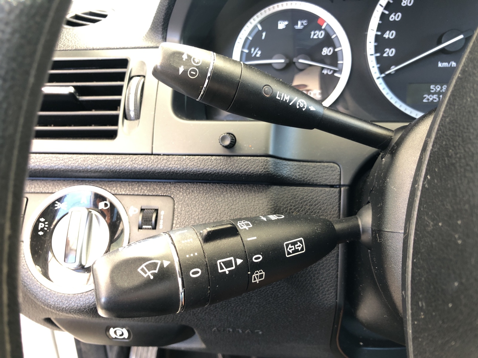 MERCEDES-BENZ C 220 CDI BlueEfficiency Automatic-image-18