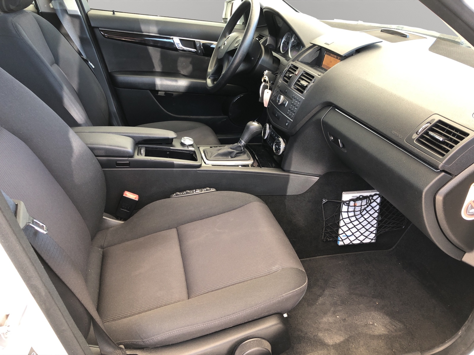 MERCEDES-BENZ C 220 CDI BlueEfficiency Automatic-image-12