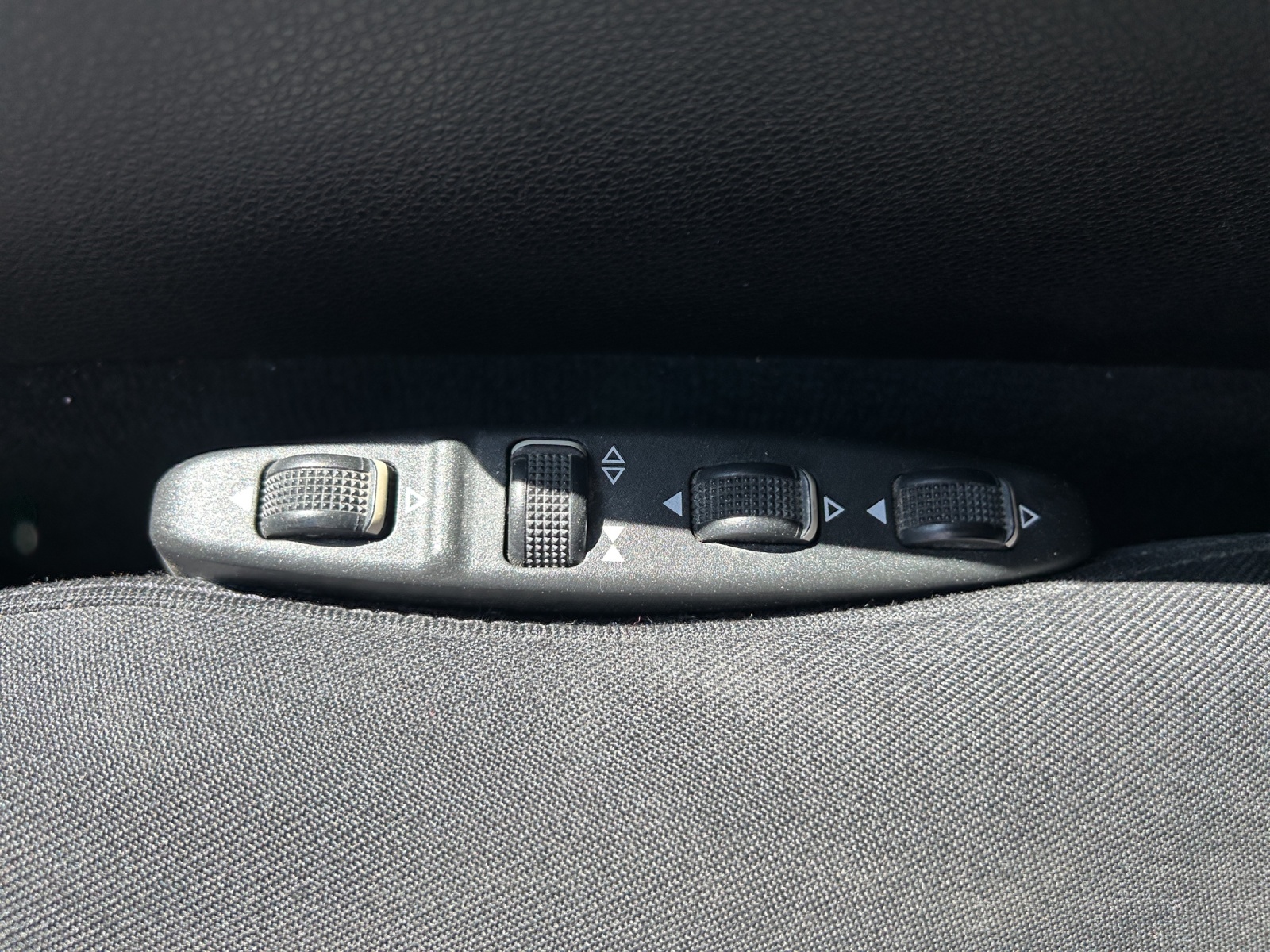 MERCEDES-BENZ C 220 CDI BlueEfficiency Automatic-image-19