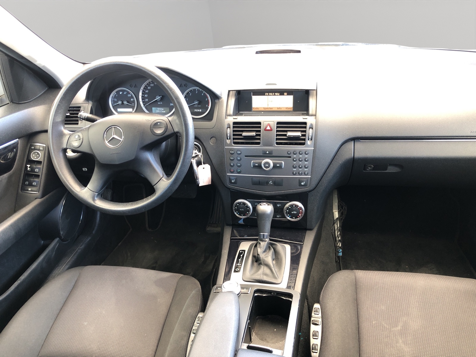 MERCEDES-BENZ C 220 CDI BlueEfficiency Automatic-image-9