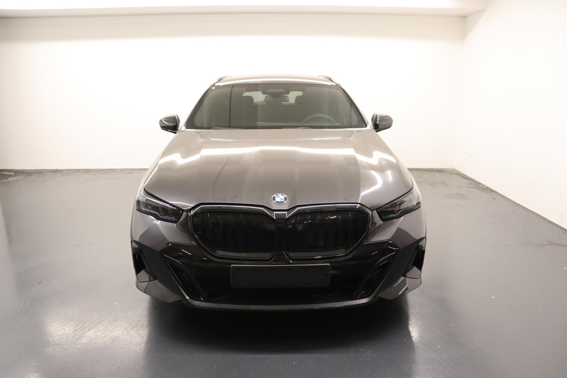 BMW 520d xDrive Touring-image-3