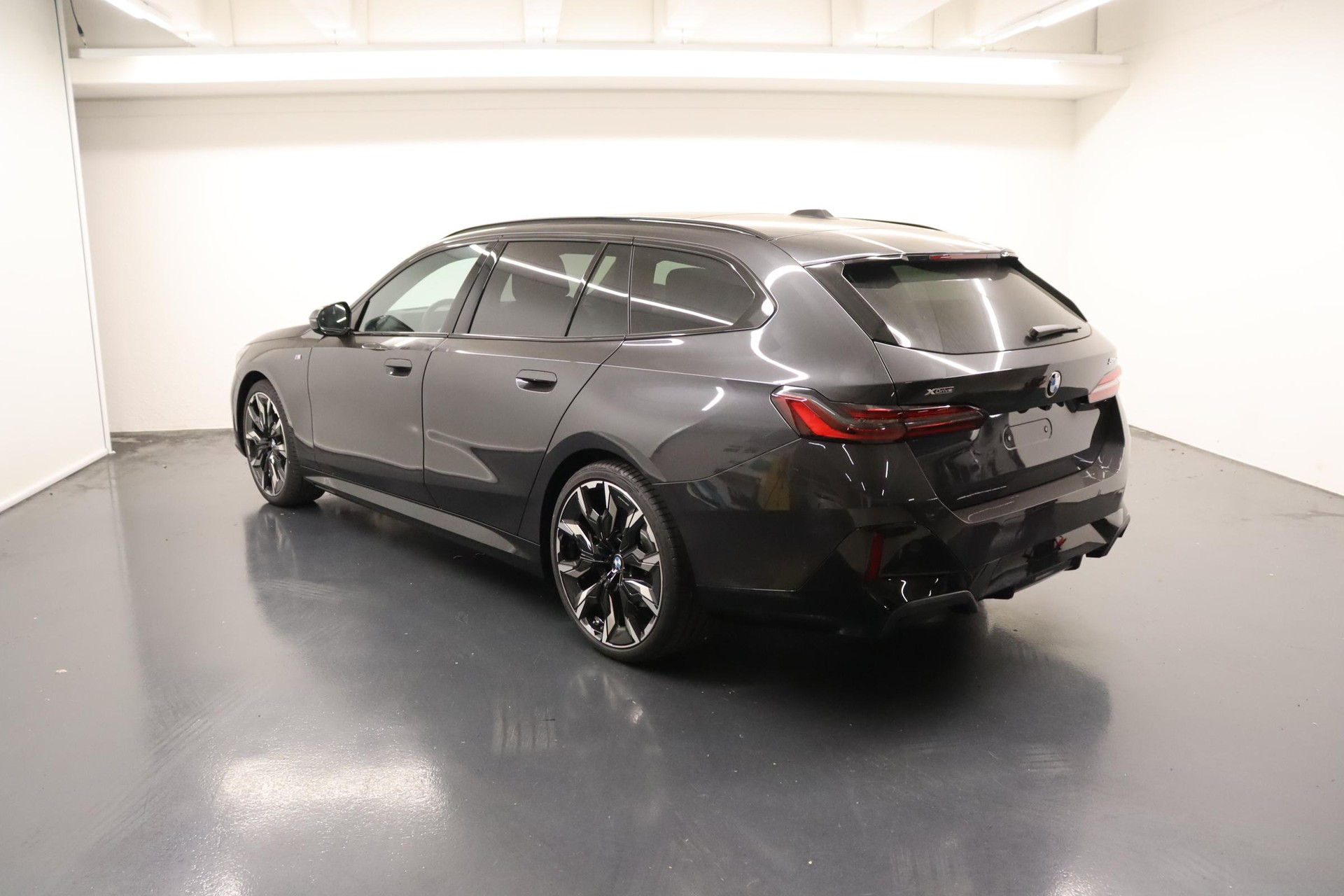 BMW 520d xDrive Touring-image-2
