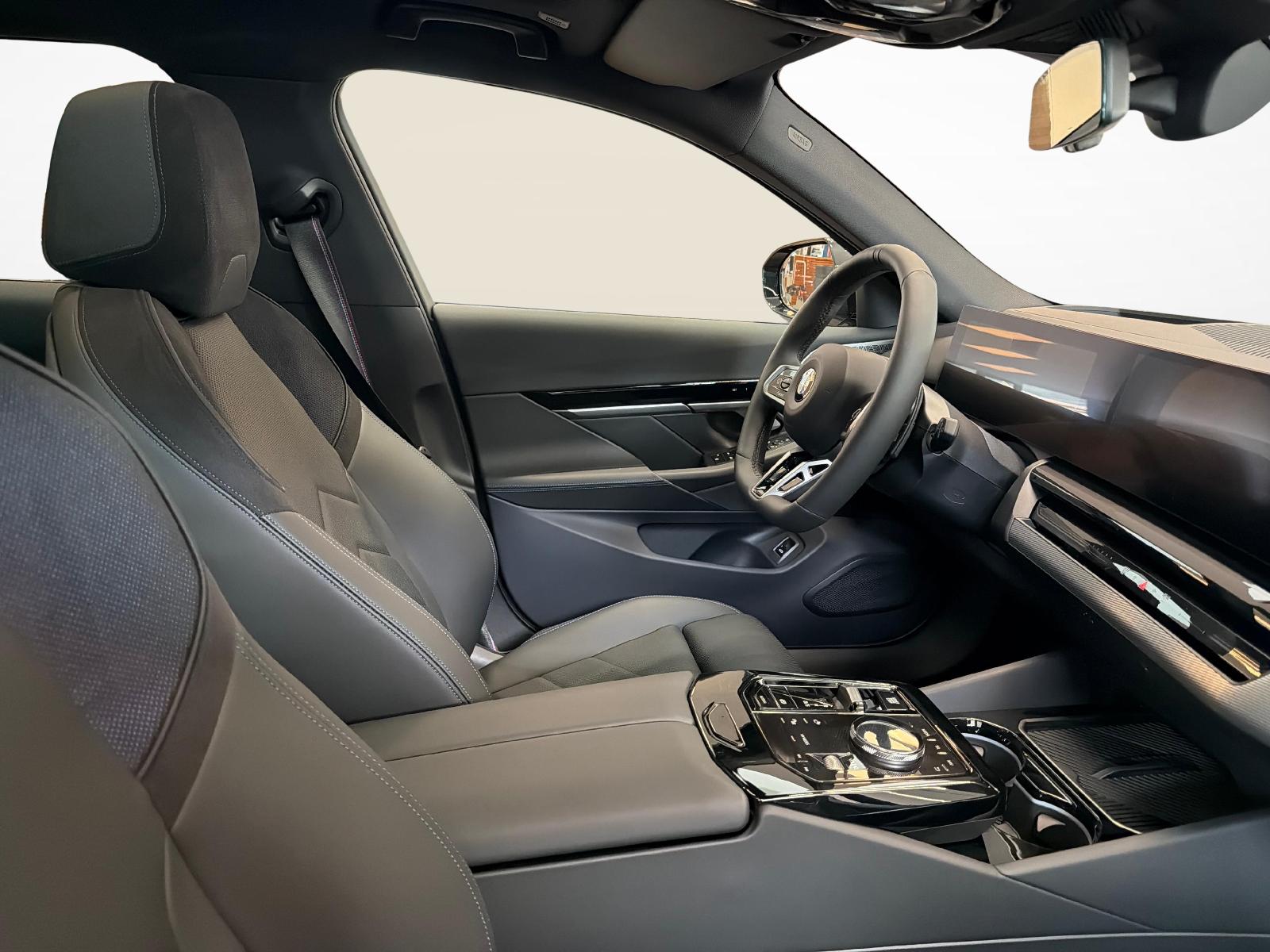 BMW 520d xDrive Touring-image-10
