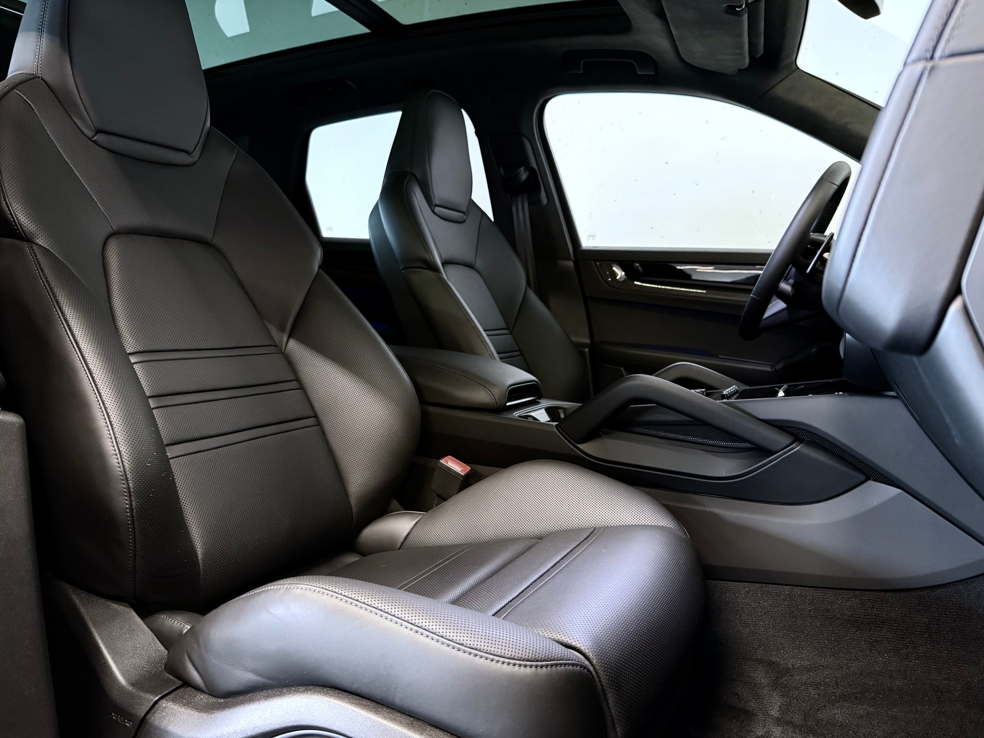 PORSCHE CAYENNE GTS | CARBON INTERIEUR | STANDHEIZUNG | HINTERACHSLENKUNG | PANO-DACH | AHK-image-10