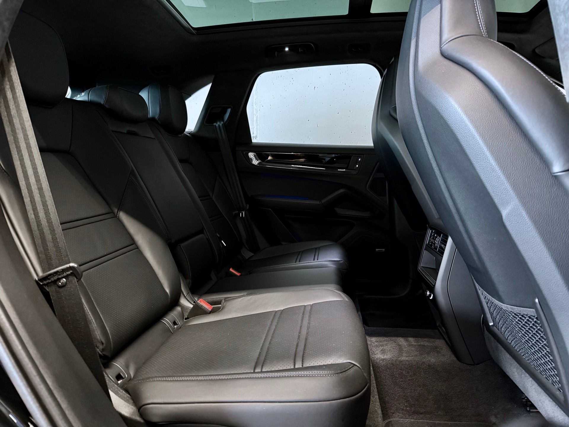 PORSCHE CAYENNE GTS | CARBON INTERIEUR | STANDHEIZUNG | HINTERACHSLENKUNG | PANO-DACH | AHK-image-11