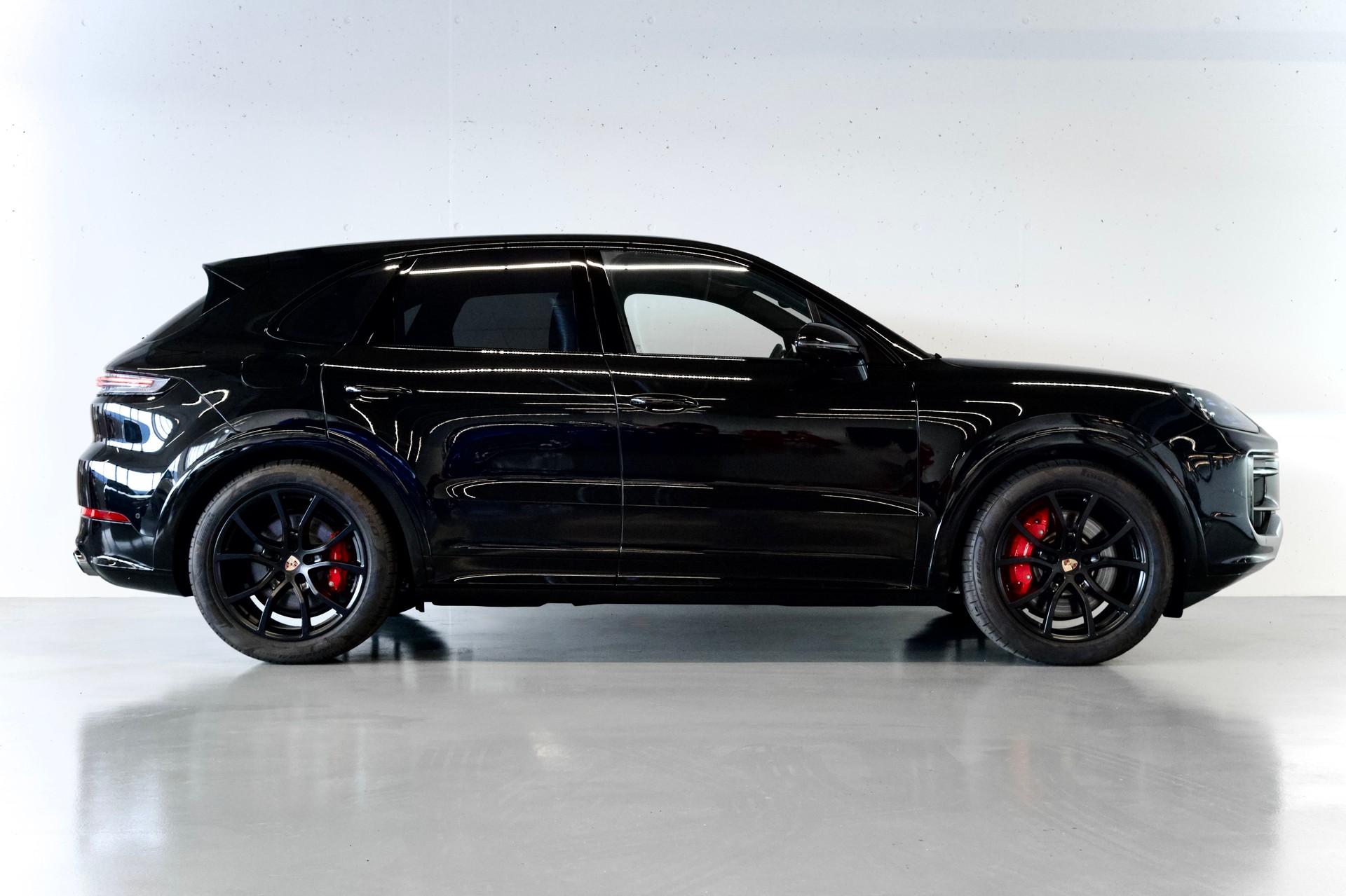 PORSCHE CAYENNE GTS | CARBON INTERIEUR | STANDHEIZUNG | HINTERACHSLENKUNG | PANO-DACH | AHK-showroom-element-3