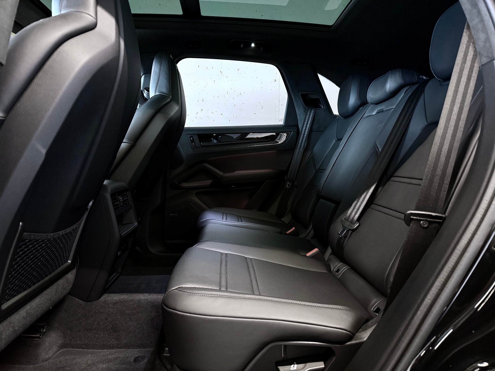 PORSCHE CAYENNE GTS | CARBON INTERIEUR | STANDHEIZUNG | HINTERACHSLENKUNG | PANO-DACH | AHK-image-12