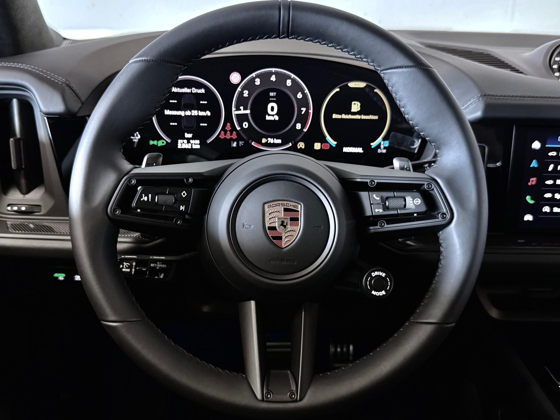 PORSCHE CAYENNE GTS | CARBON INTERIEUR | STANDHEIZUNG | HINTERACHSLENKUNG | PANO-DACH | AHK-image-8