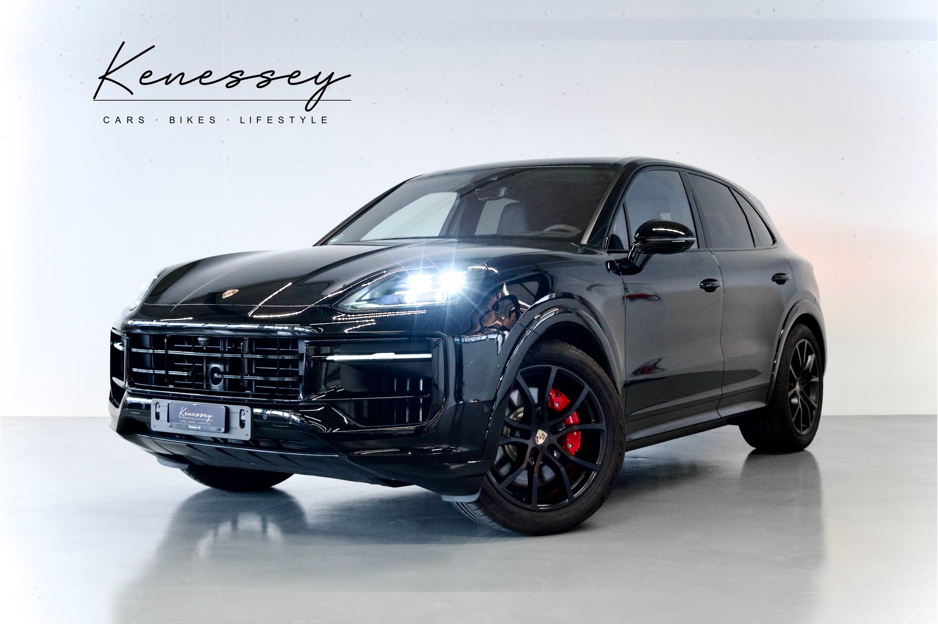 PORSCHE CAYENNE GTS | CARBON INTERIEUR | STANDHEIZUNG | HINTERACHSLENKUNG | PANO-DACH | AHK