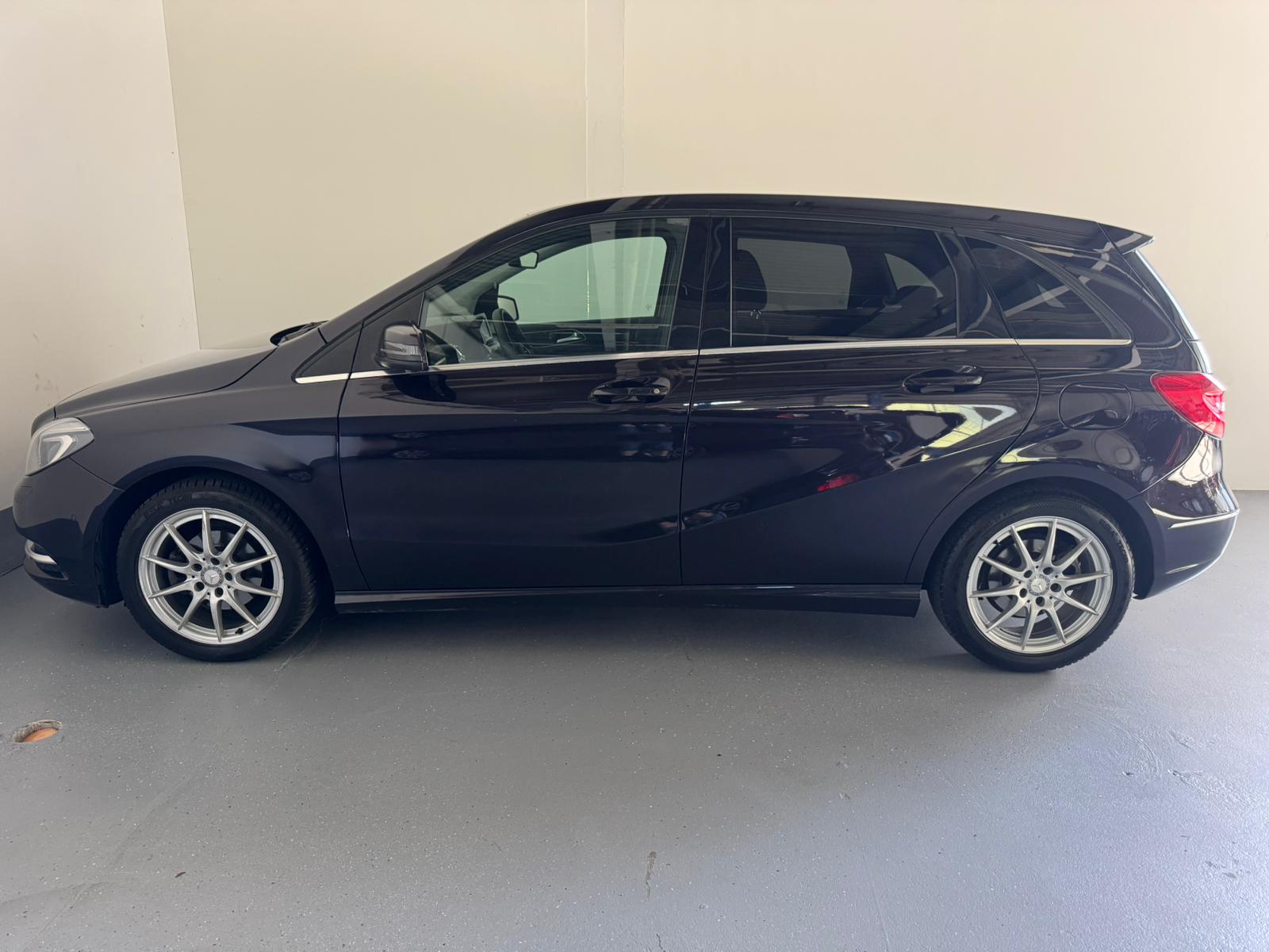 MERCEDES-BENZ B 180 7G-DCT-image-6