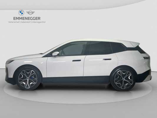 BMW iX xDrive40-image-1