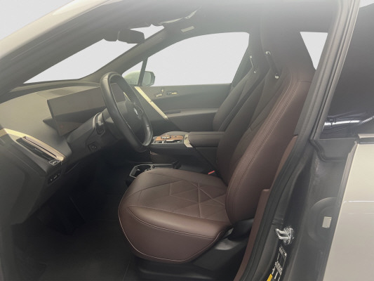 BMW iX xDrive40-image-8
