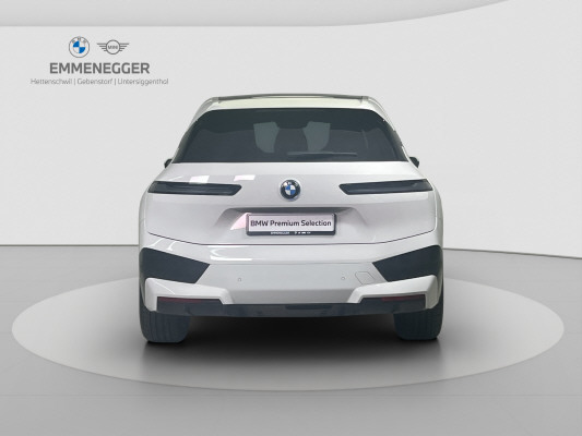 BMW iX xDrive40-image-3