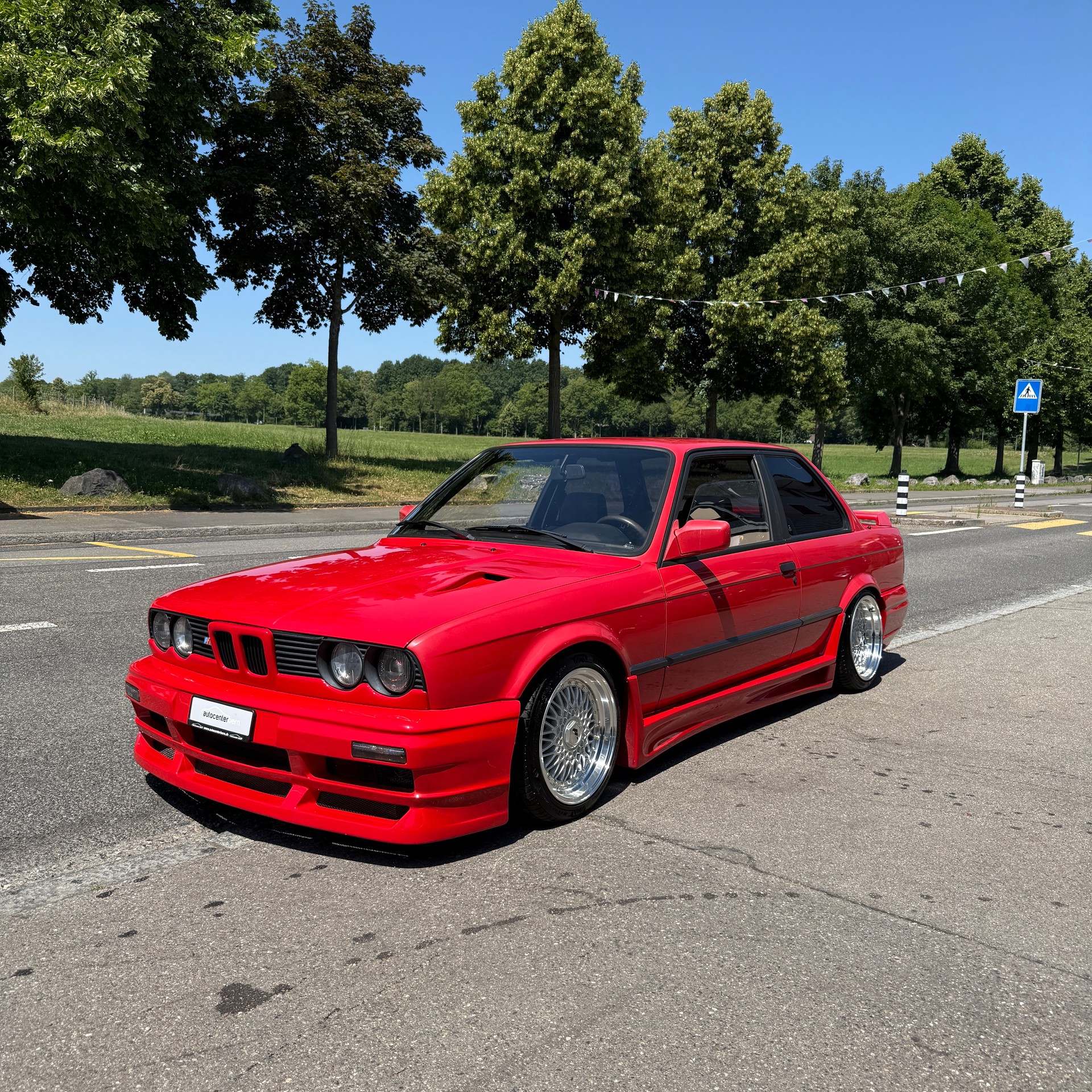 BMW 318i-image-2