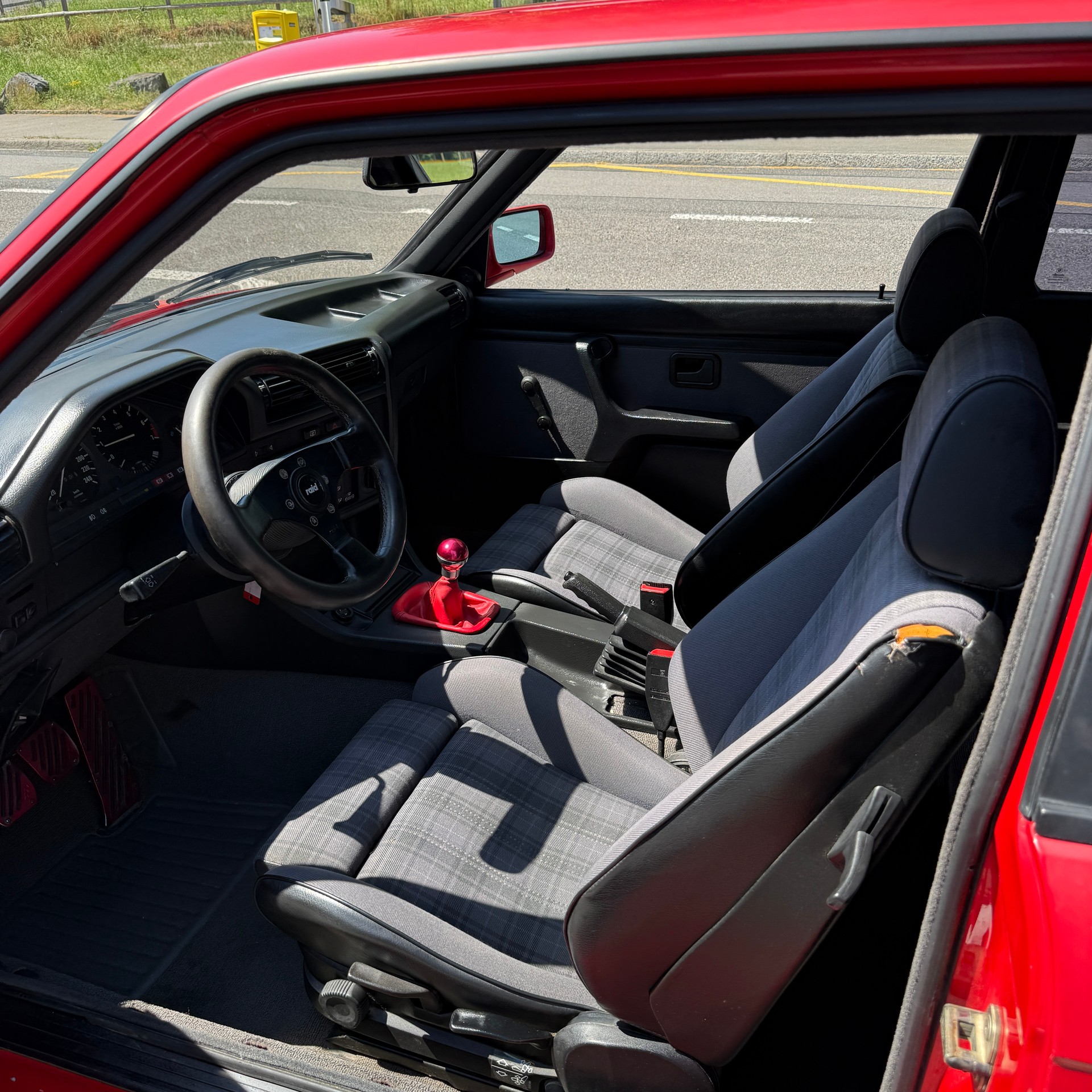 BMW 318i-image-10