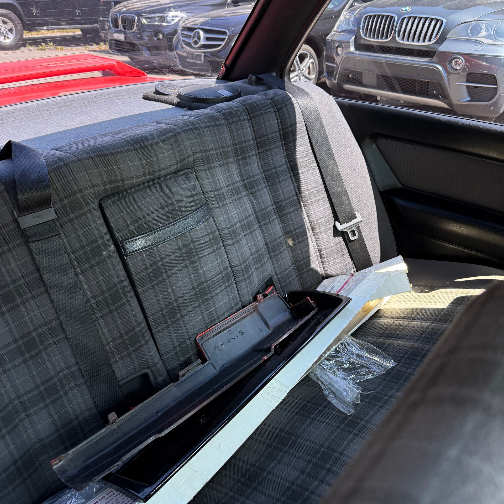 BMW 318i-image-13