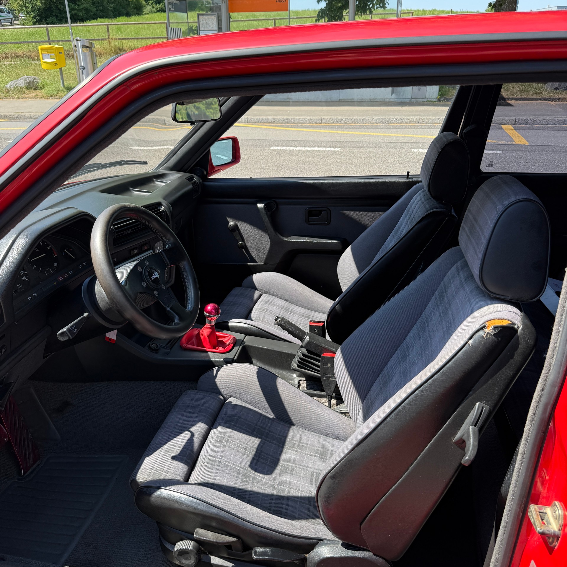 BMW 318i-image-8