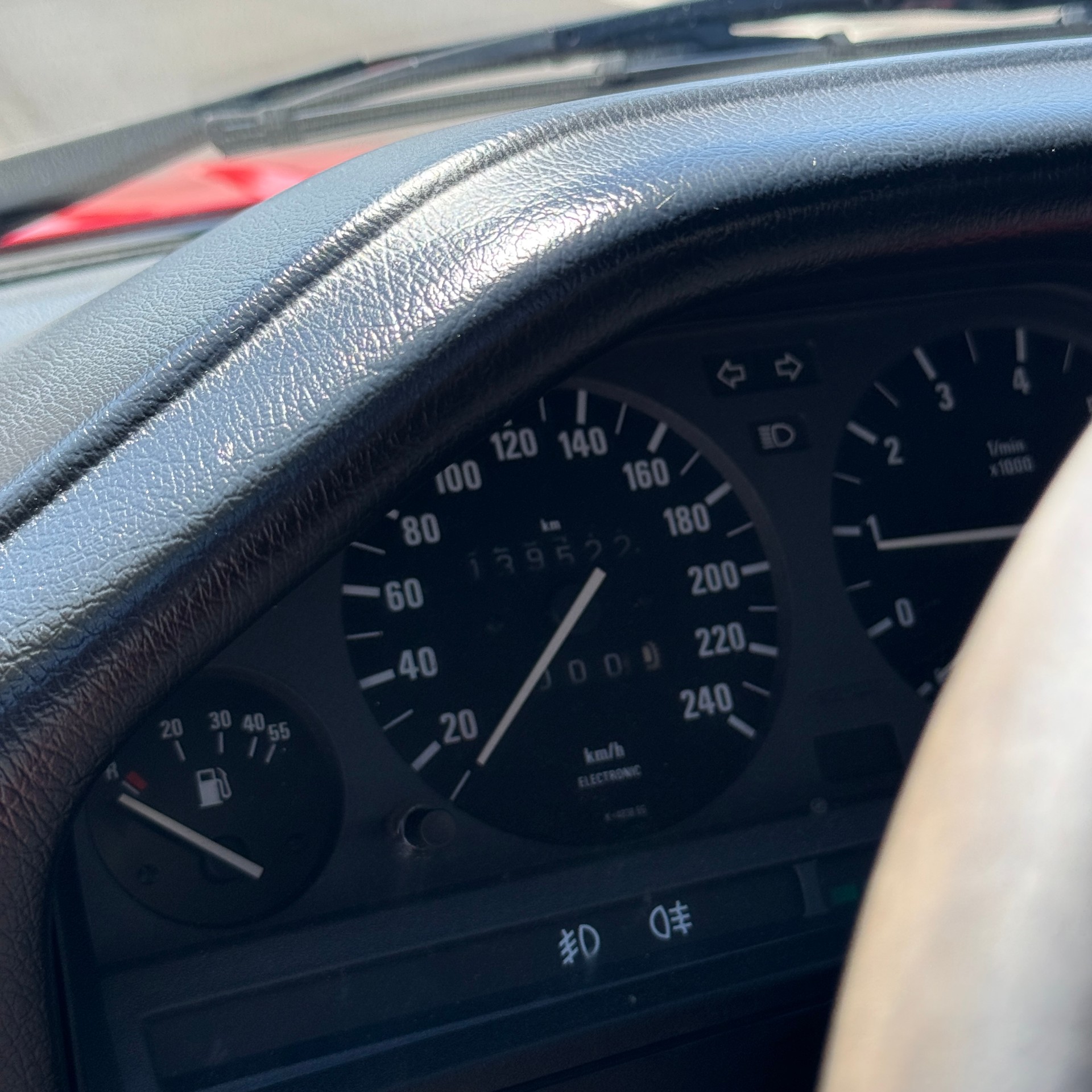 BMW 318i-image-9