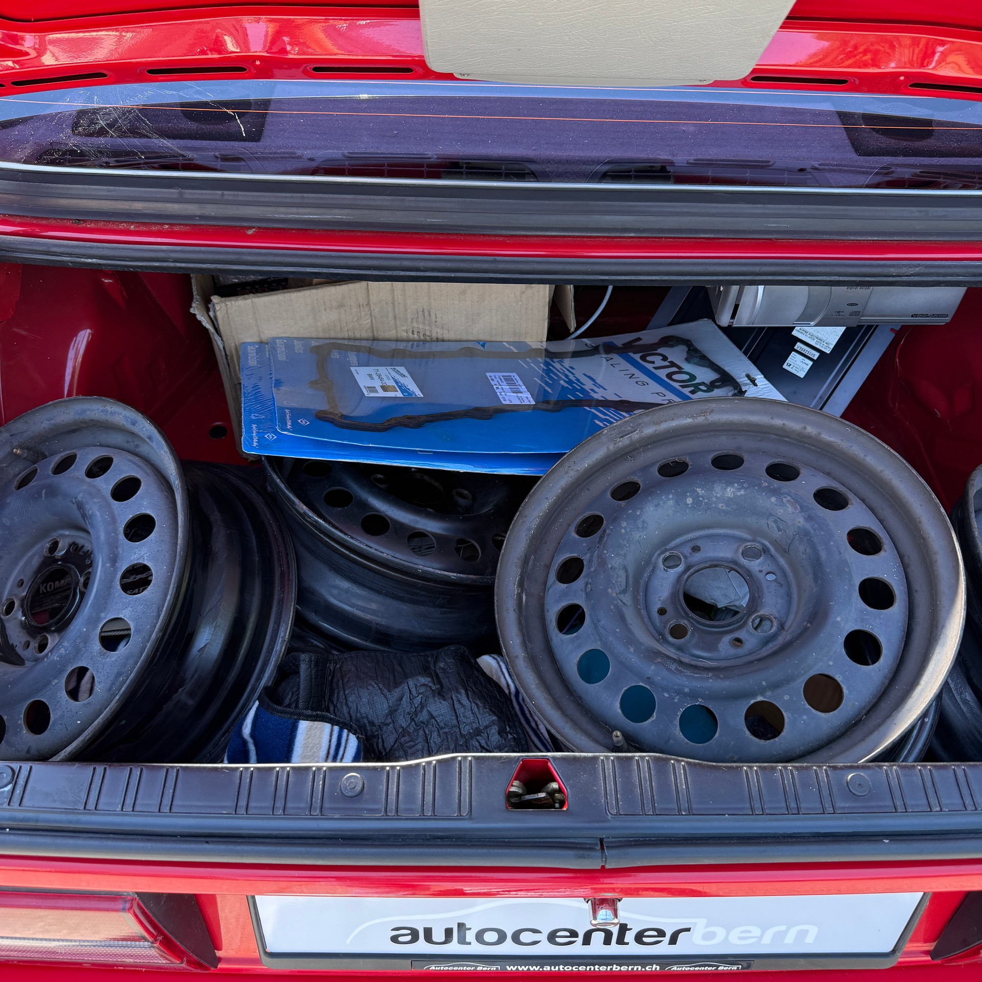 BMW 318i-image-15
