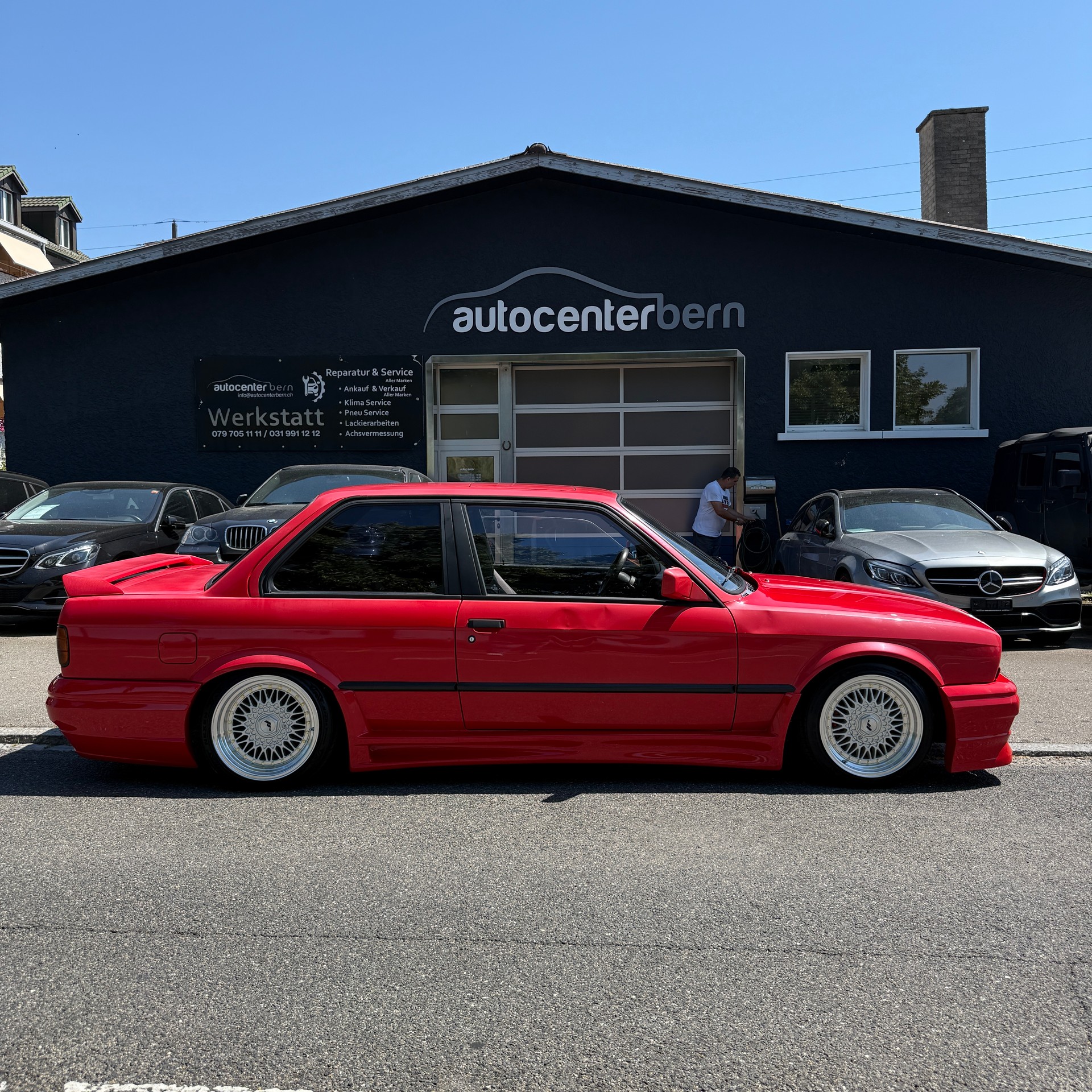 BMW 318i-image-7