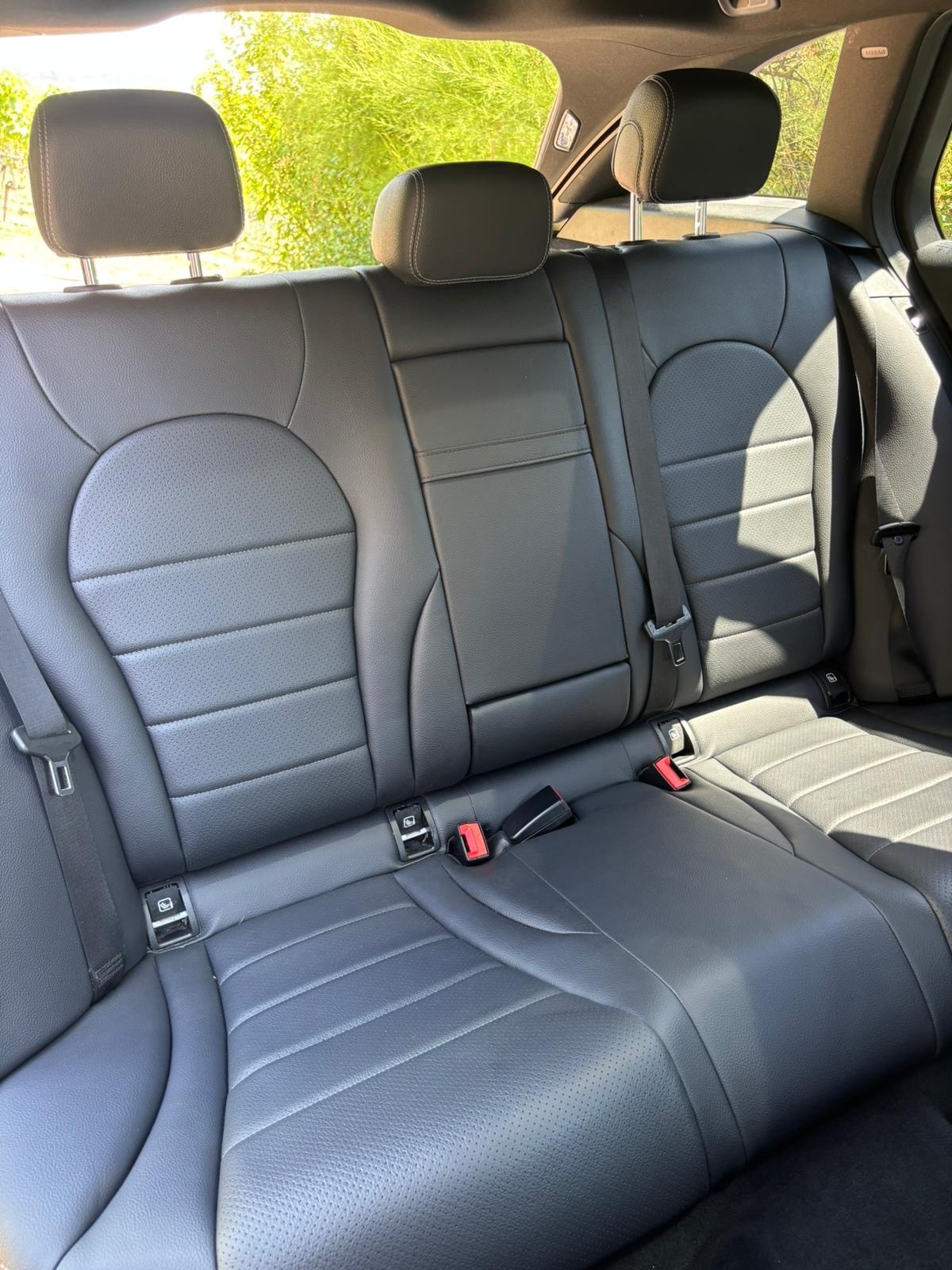 MERCEDES-BENZ C 200 AMG Line 4matic-image-4