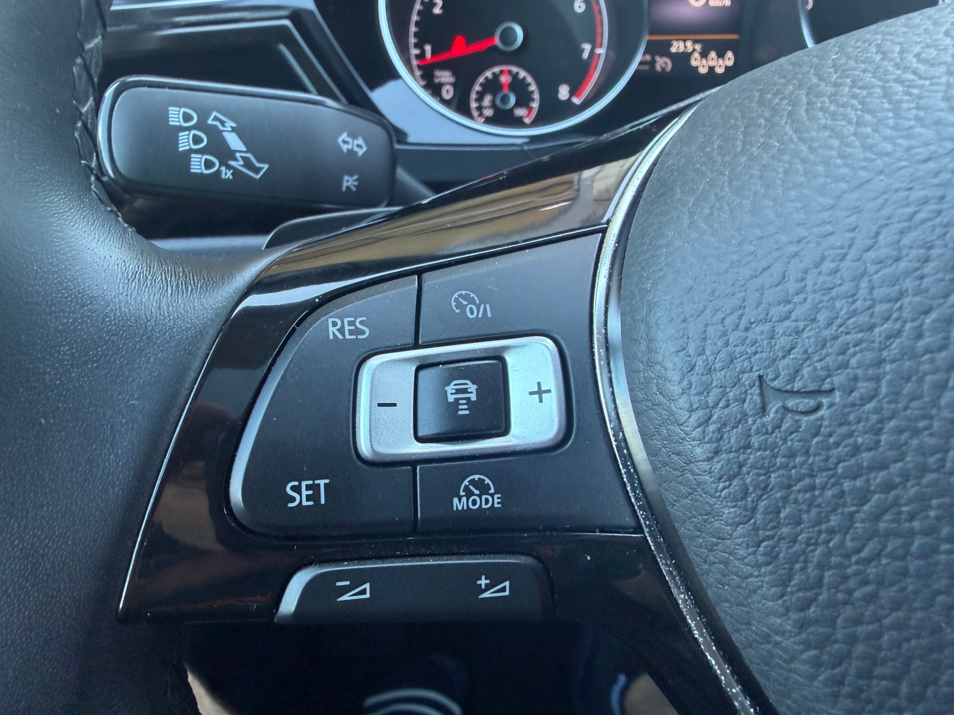 VW Touran 1.4 TSI BlueMotion Technology Highline DSG-image-14