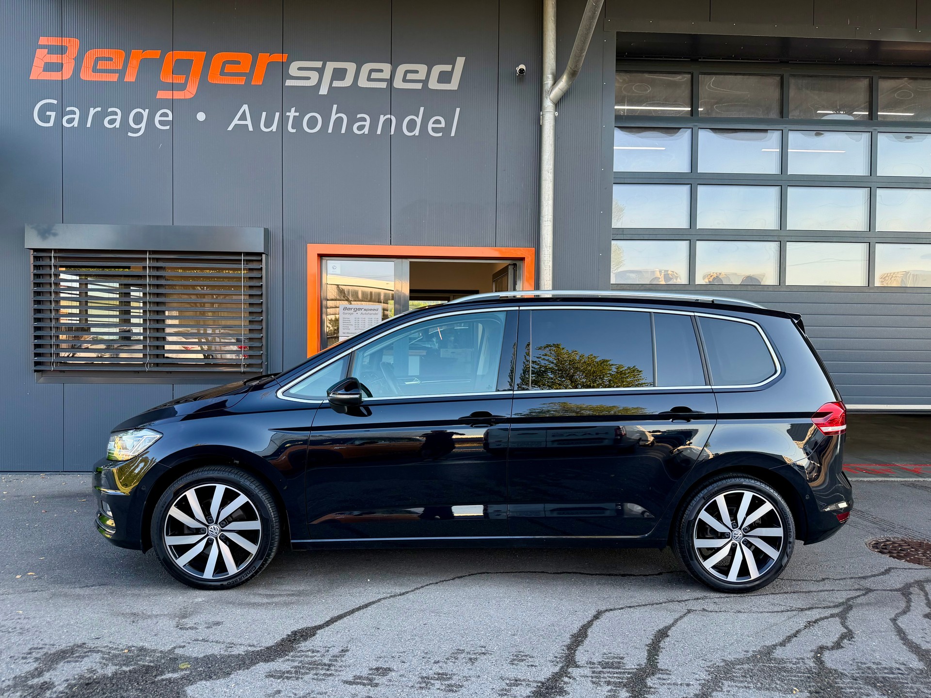 VW Touran 1.4 TSI BlueMotion Technology Highline DSG-image-1