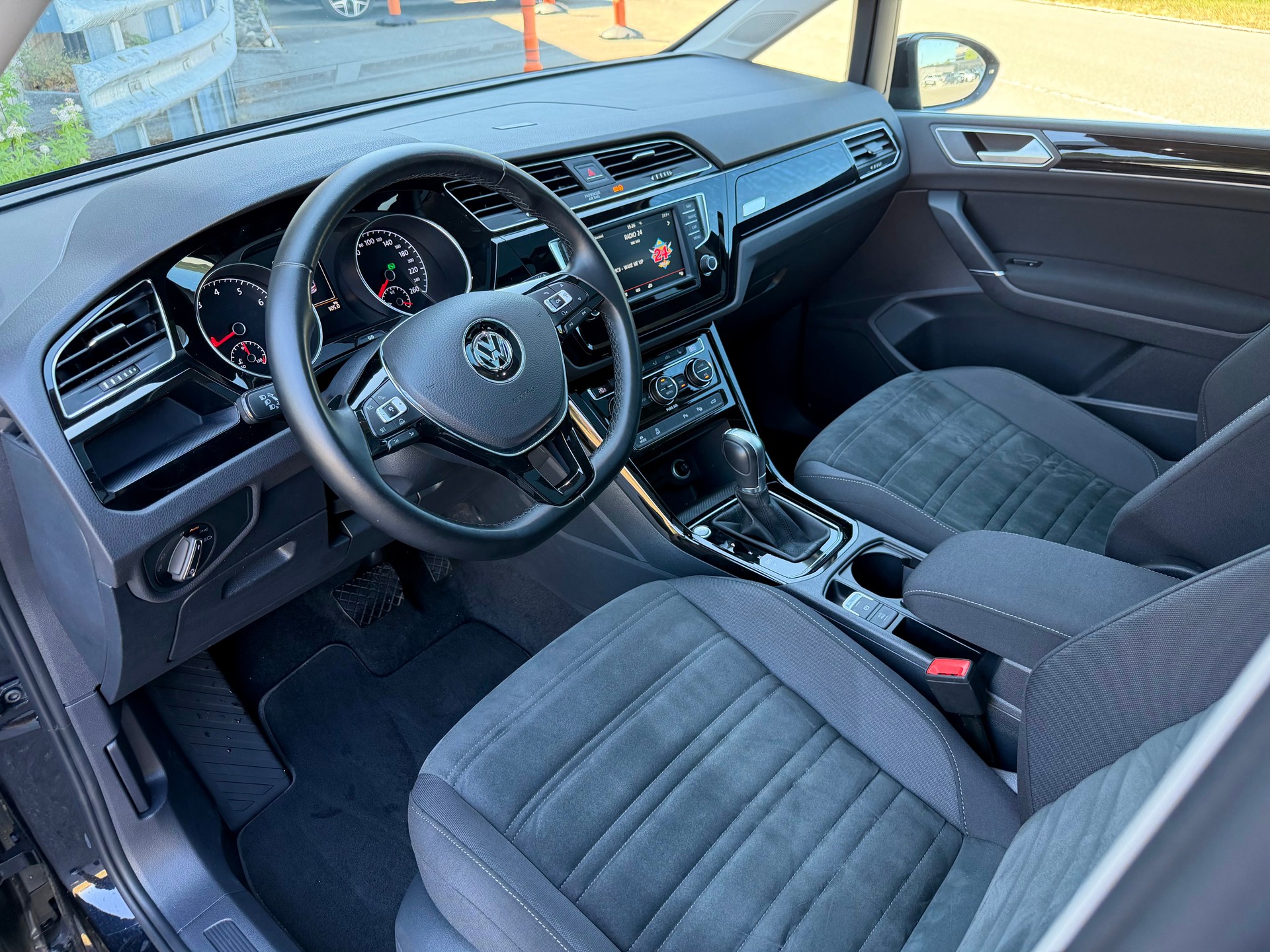 VW Touran 1.4 TSI BlueMotion Technology Highline DSG-image-5