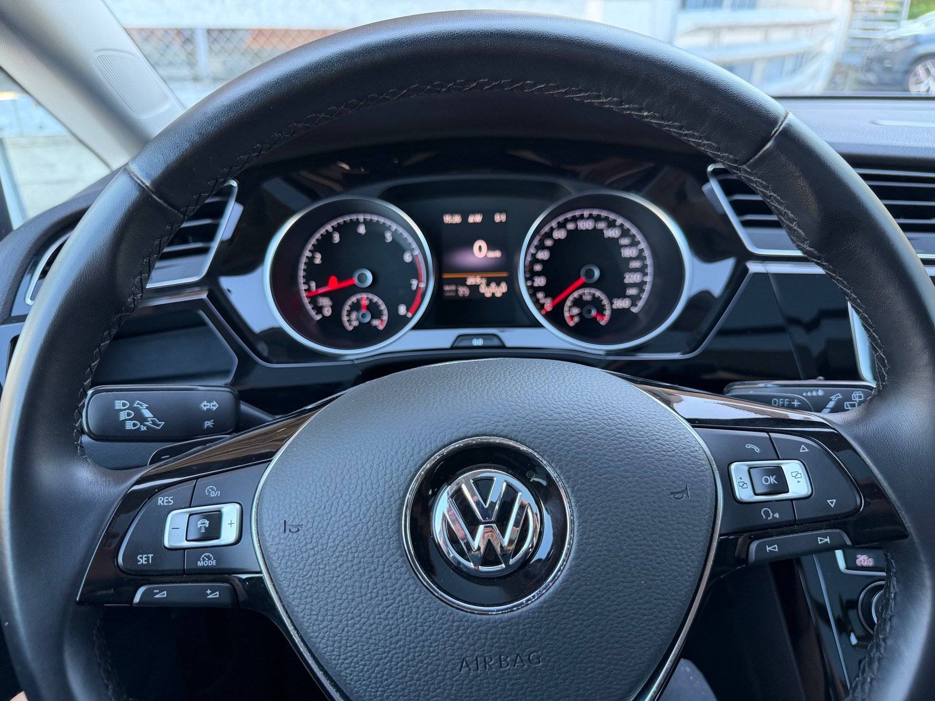 VW Touran 1.4 TSI BlueMotion Technology Highline DSG-image-15