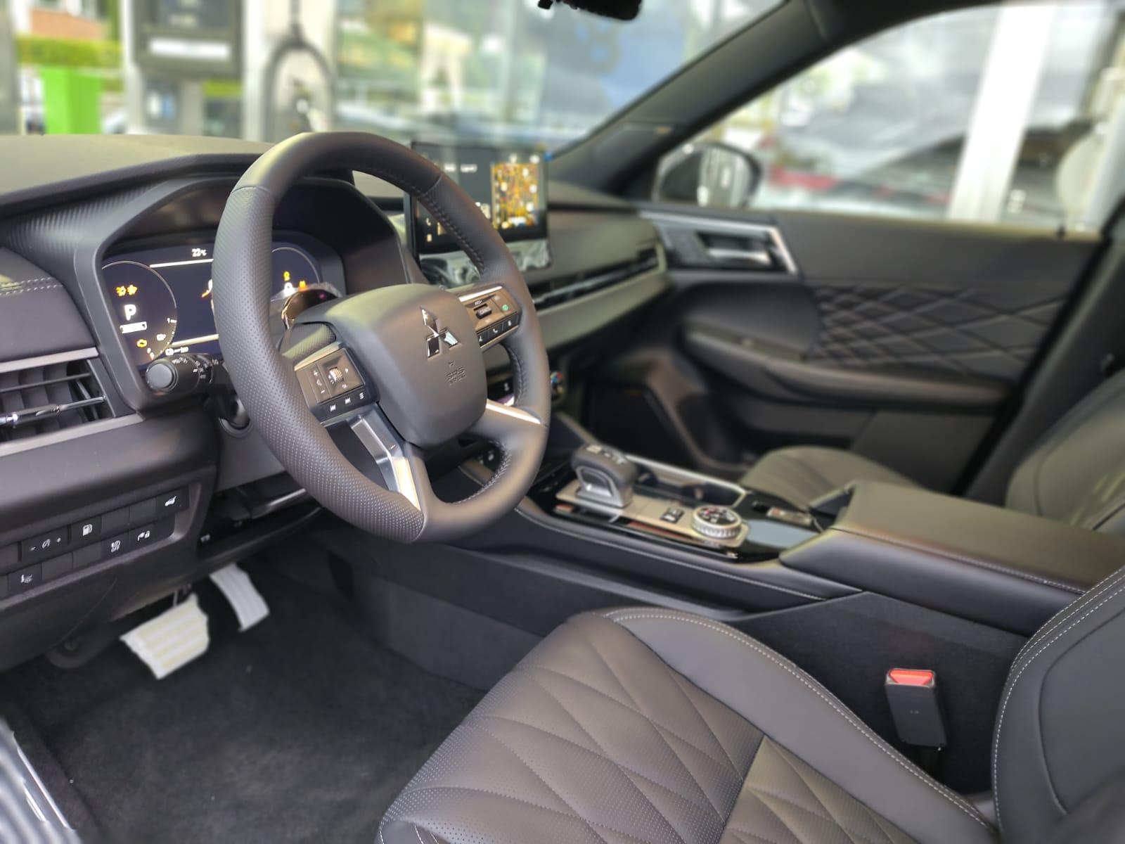 MITSUBISHI Outlander 2.4 PHEV Sport 4x4-image-10