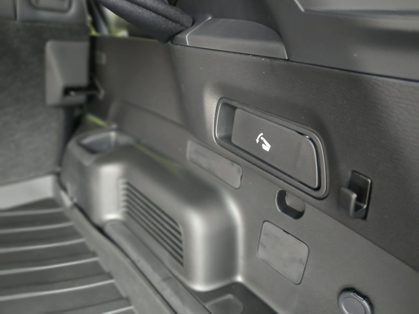 MITSUBISHI Outlander 2.4 PHEV Sport 4x4-image-8
