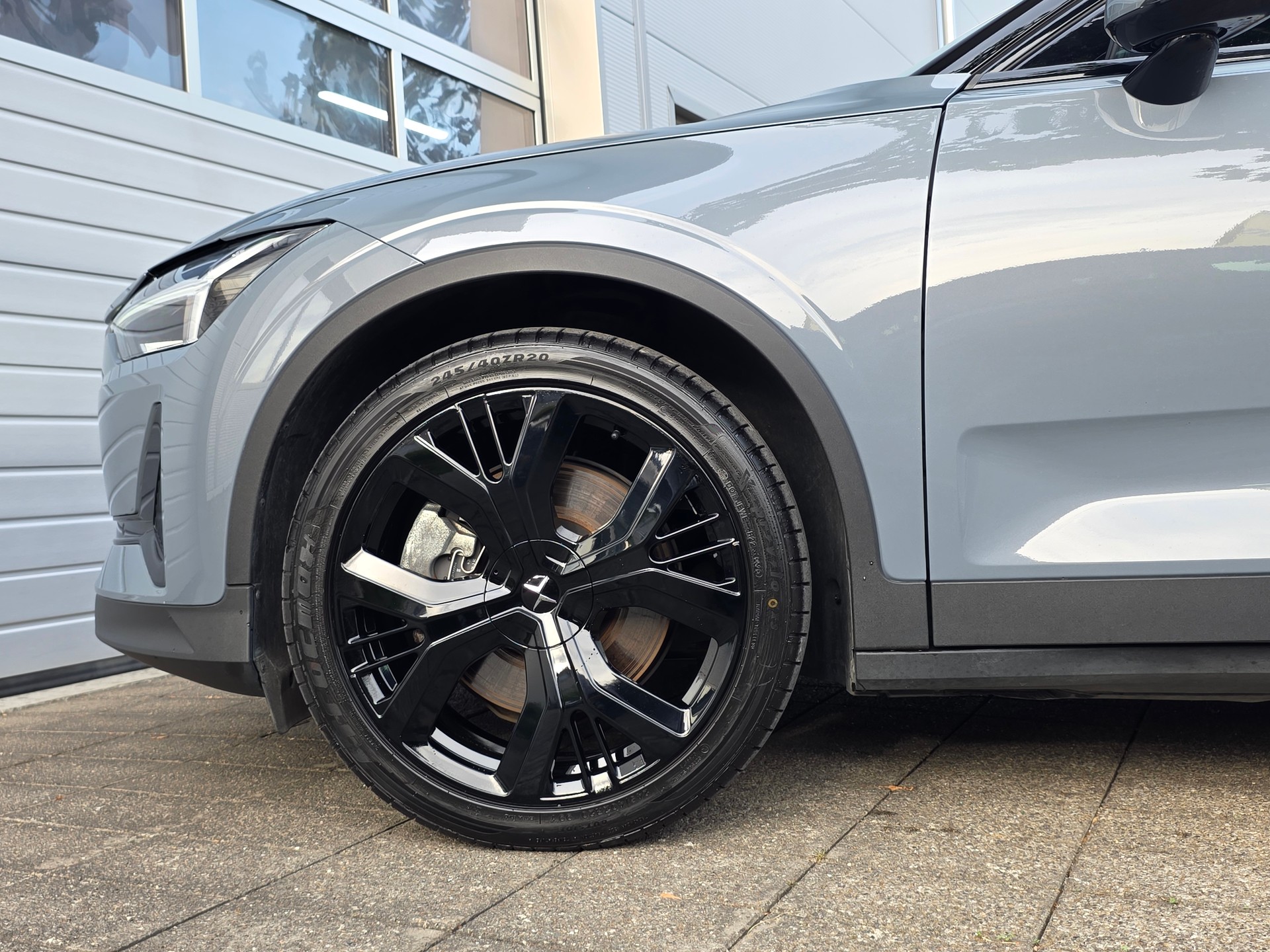 POLESTAR Polestar 2 Long Range Dual 78 kWh MY23 * PERFORMANCE FELGEN -PLUS PAKET -KEYLESS -HARMAN KARDON -GARANTIE BIS 05.2030-image-3