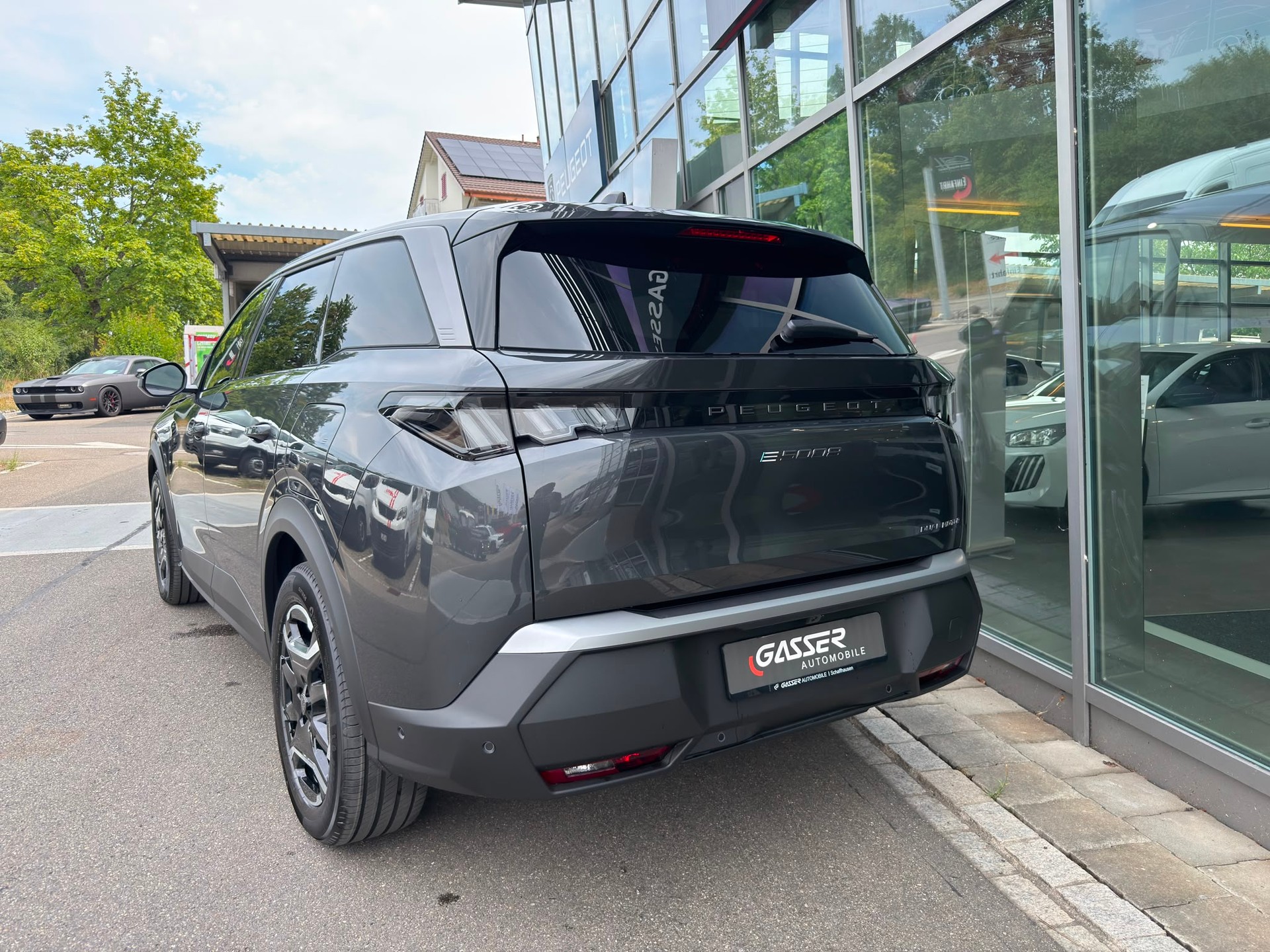 PEUGEOT 5008 210 73kWh Allure Premium-image-3