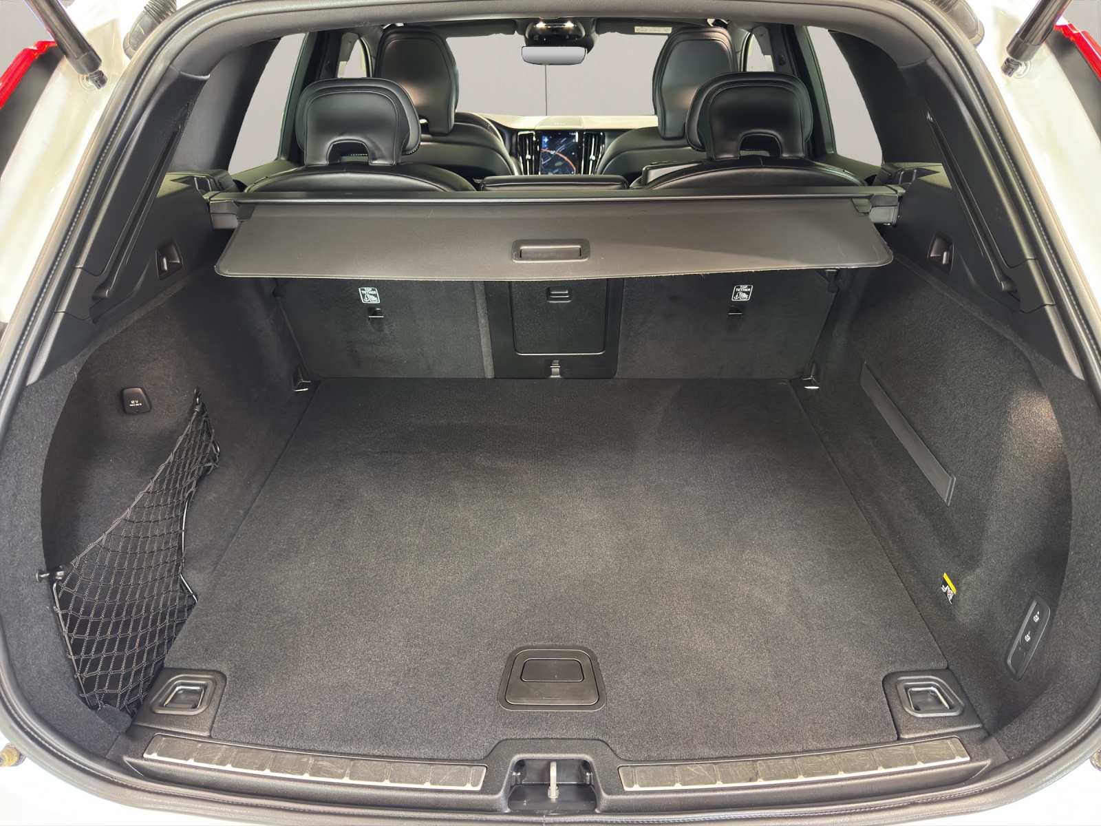 VOLVO XC60 2.0 T6 R-Design AWD-image-15