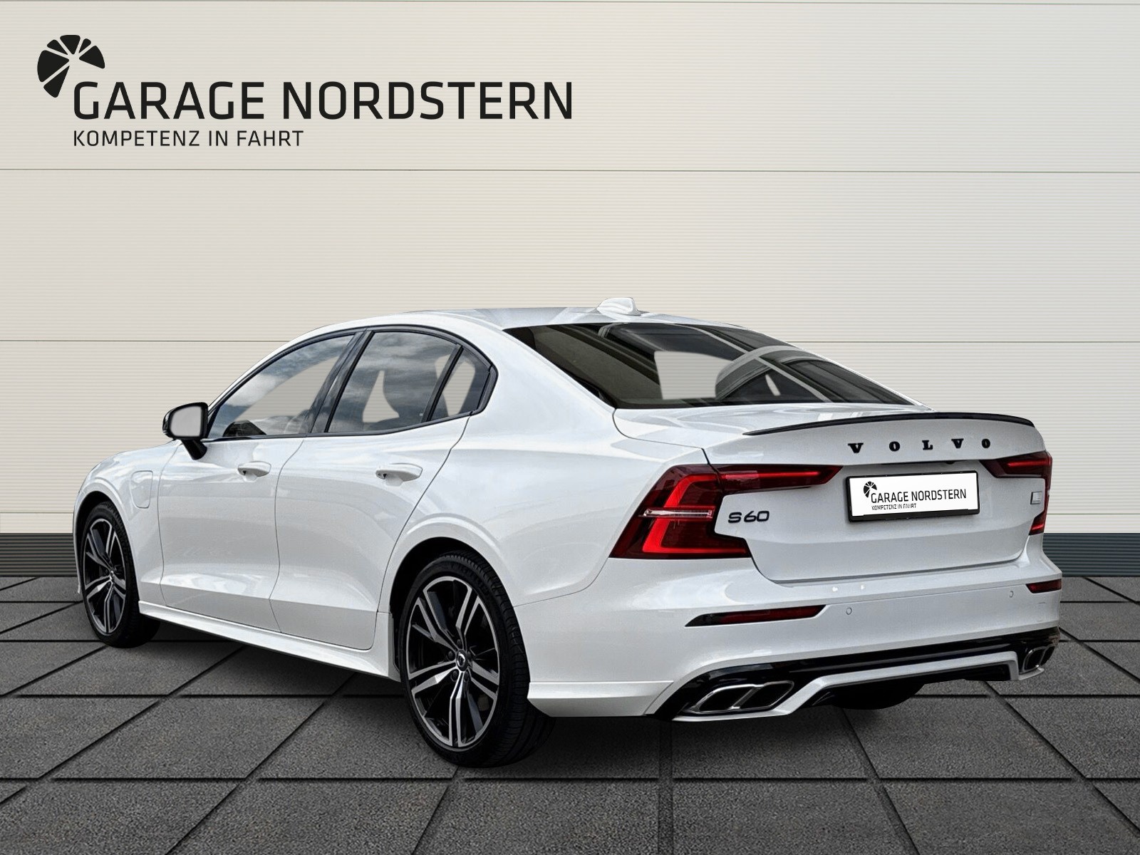 VOLVO S60 2.0 T8 TE R-Design eAWD-showroom-element-2