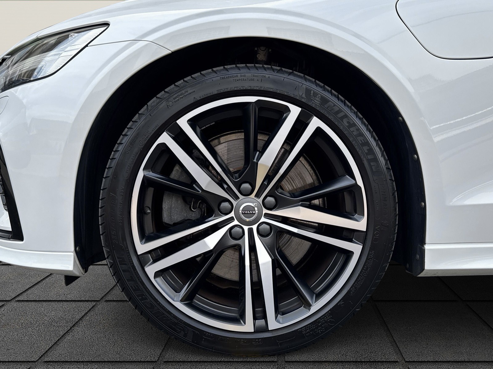 VOLVO S60 2.0 T8 TE R-Design eAWD-image-4