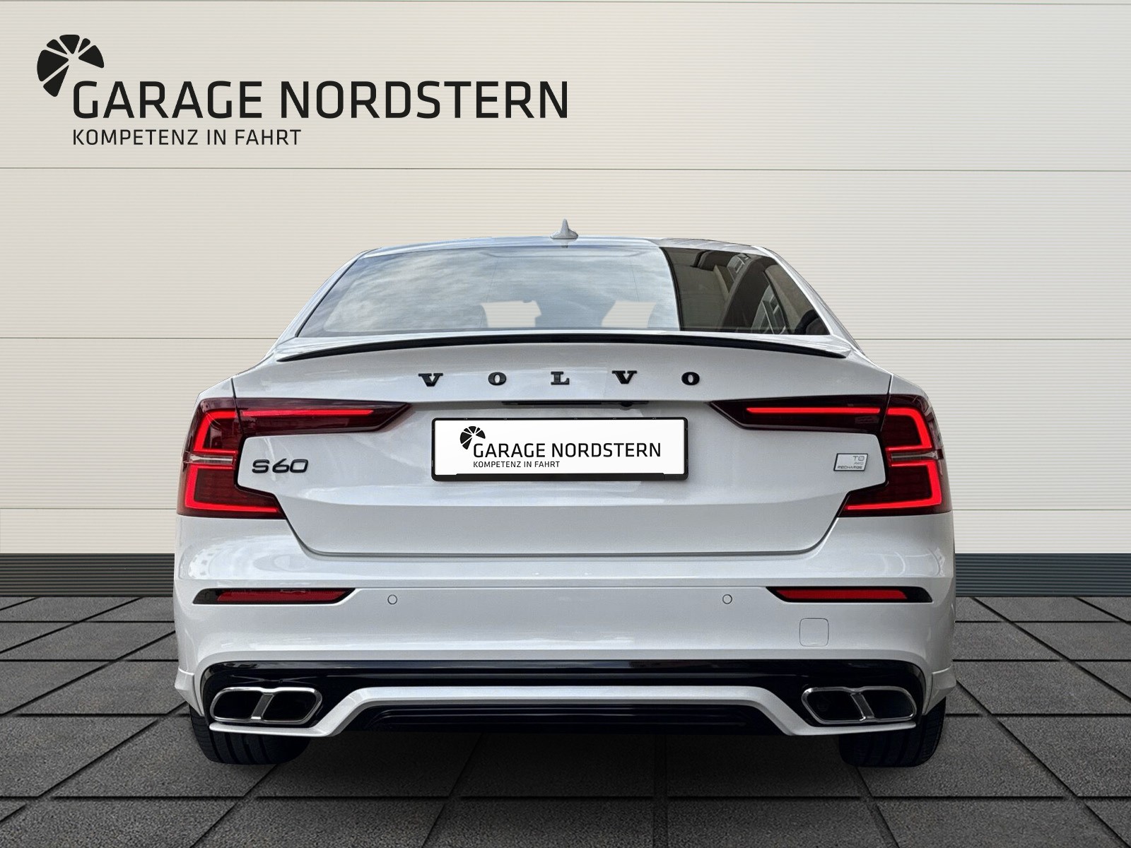 VOLVO S60 2.0 T8 TE R-Design eAWD-showroom-element-3
