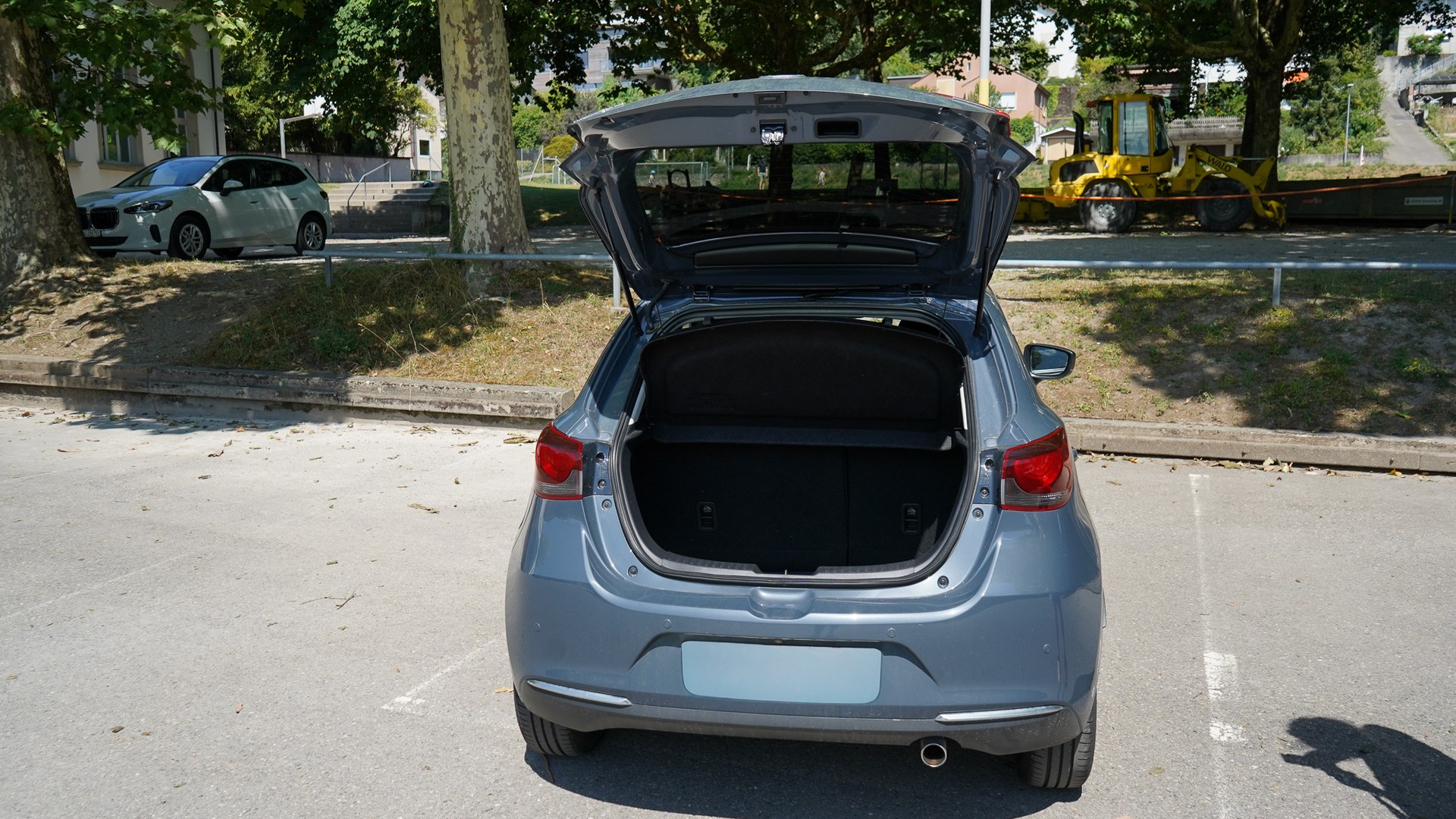 MAZDA 1.5 90 Revolution-image-4